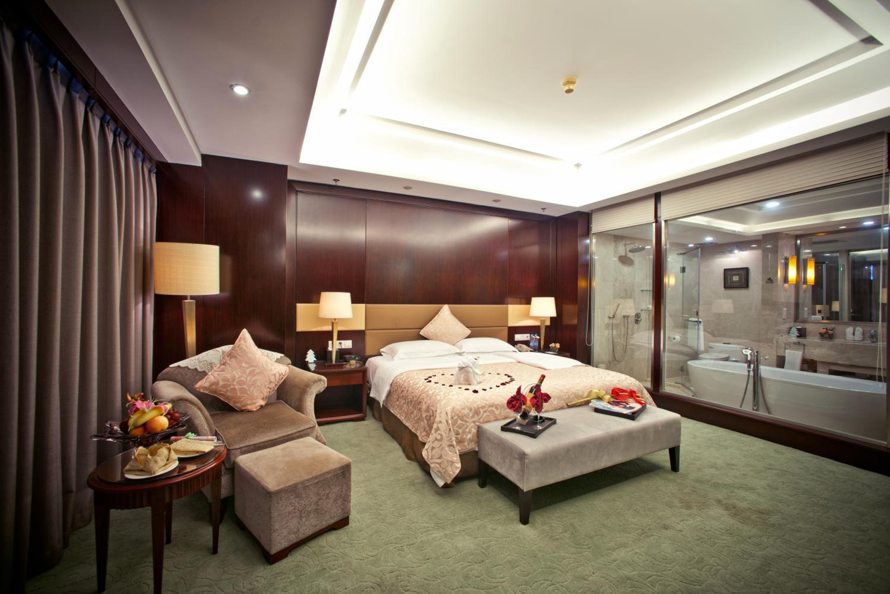 Deluxe Queen Room - Photo 9
