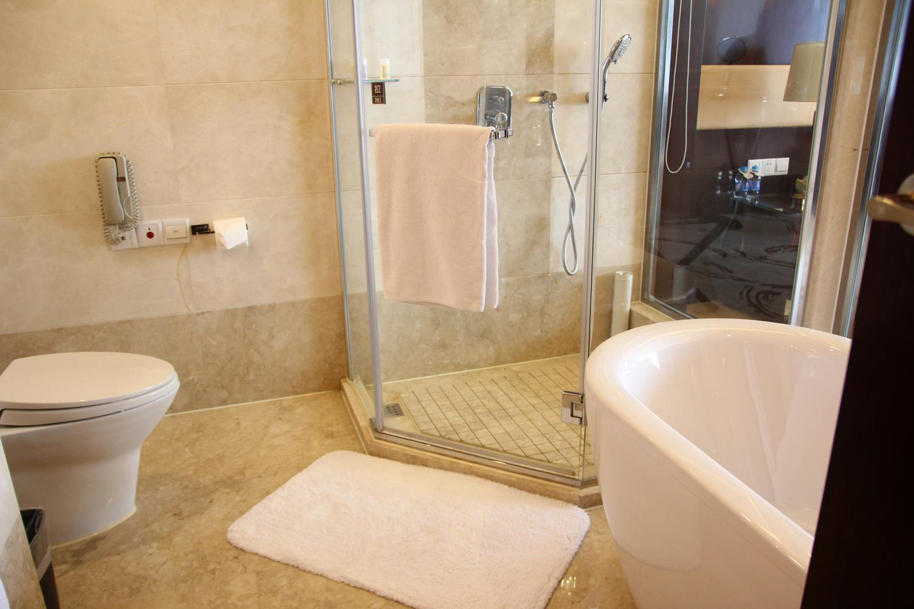Deluxe Queen Room - Photo 2