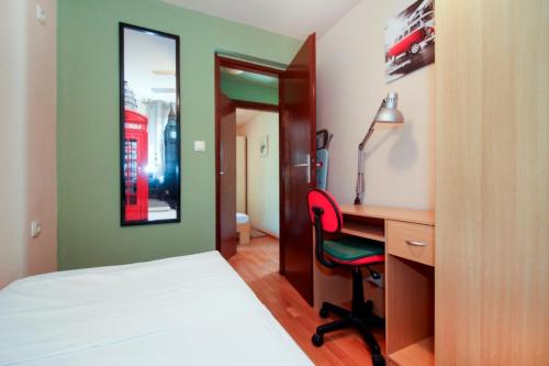 Two-Bedroom Apartment - Photo 4