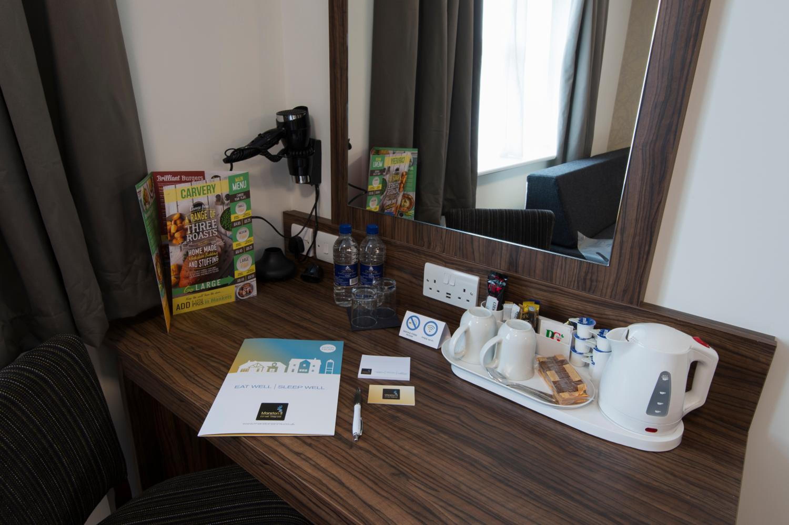 Twin Room - Disability Access - Photo 4
