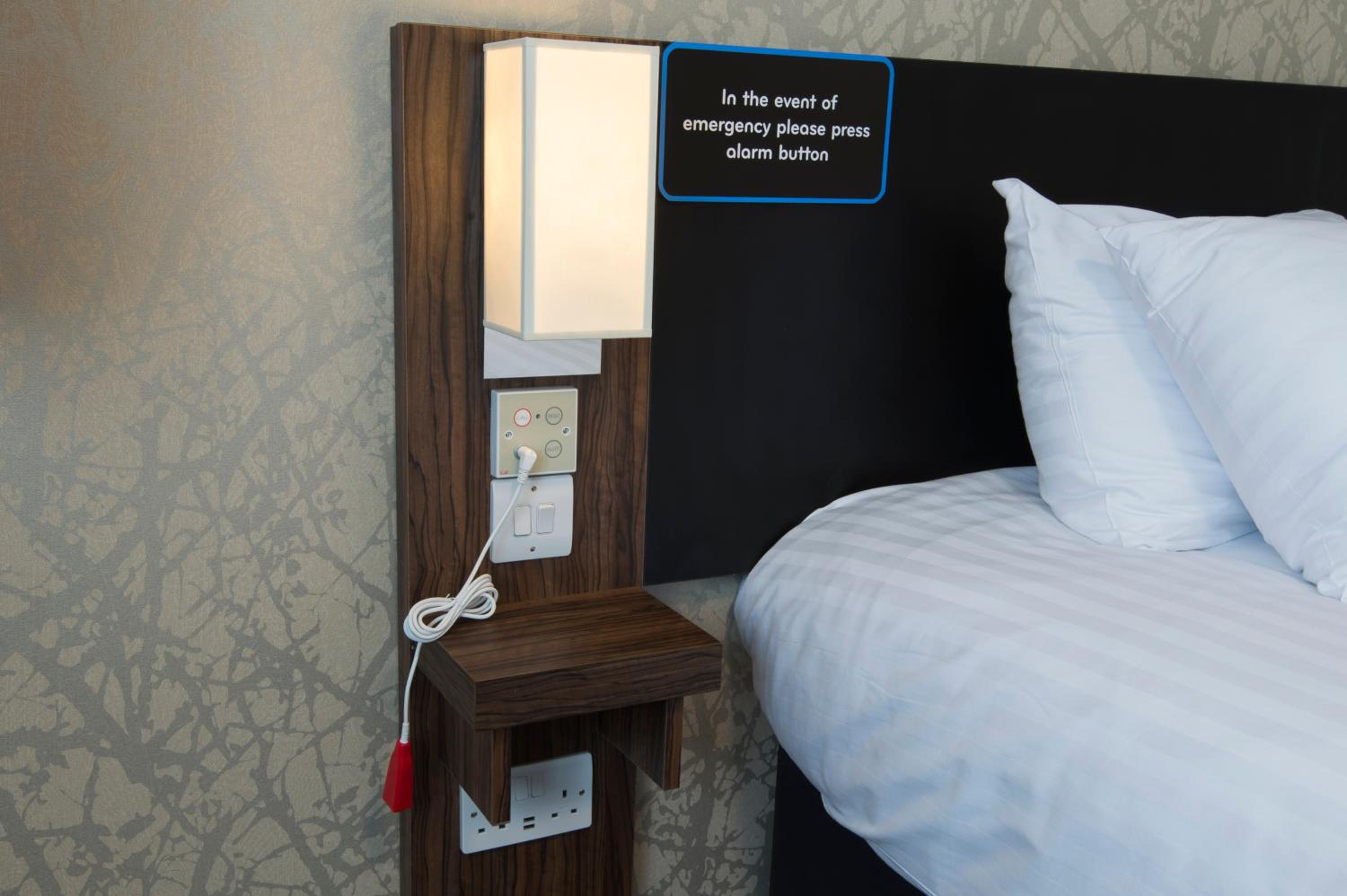 Twin Room - Disability Access - Photo 1