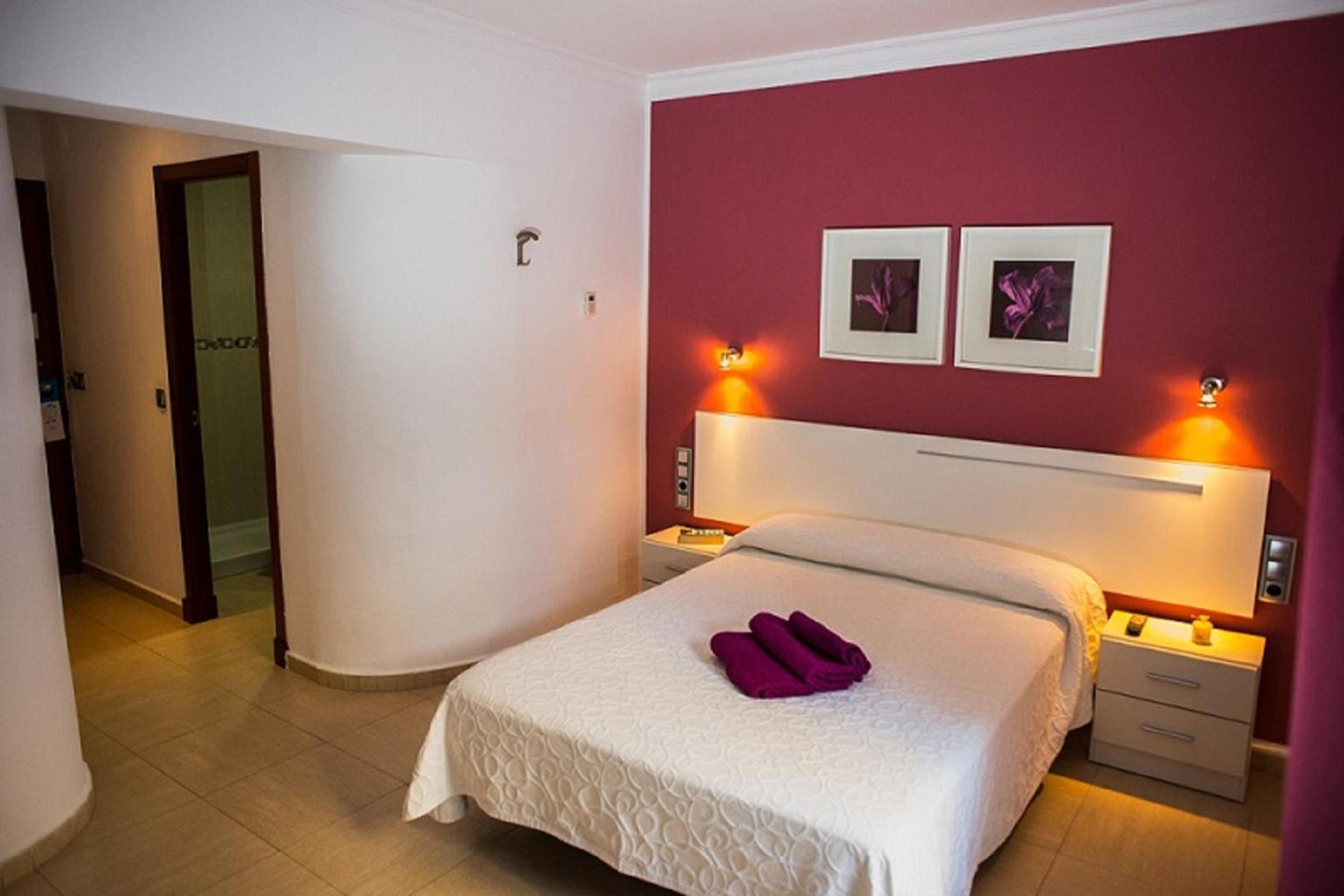 Double or Twin Room photo 3