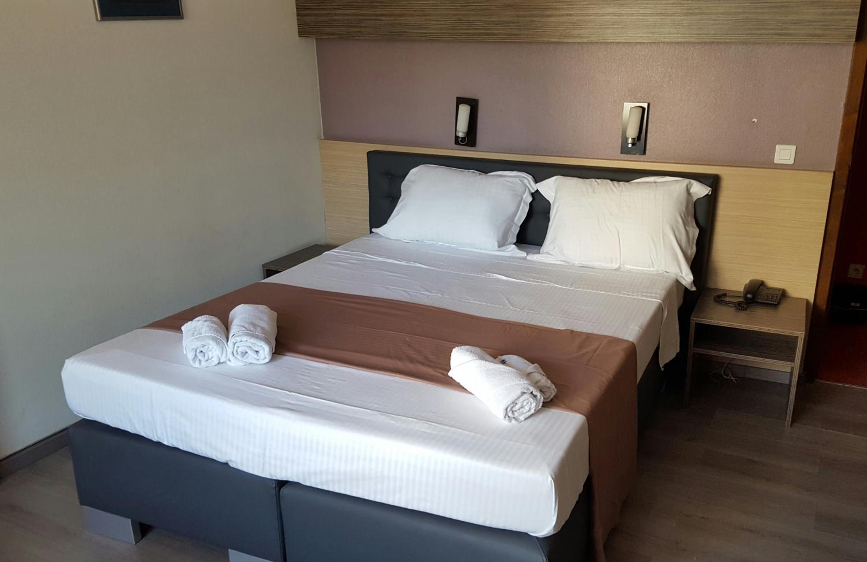 Double or Twin Room - Photo 7