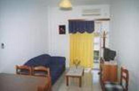 One-Bedroom Apartment (2 Adults + 2 Children) photo 3