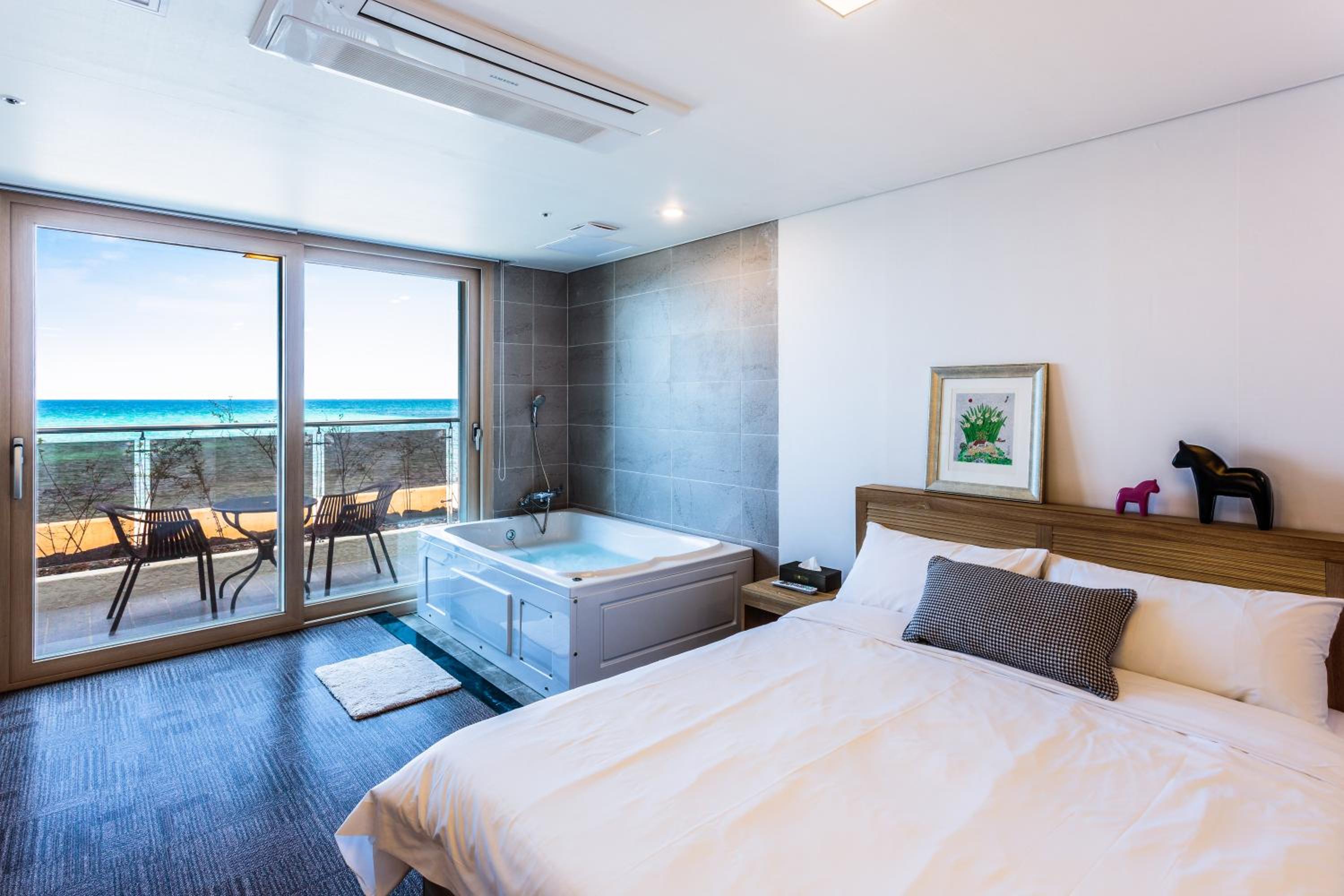 Deluxe Double Room with Sea View - Photo 1