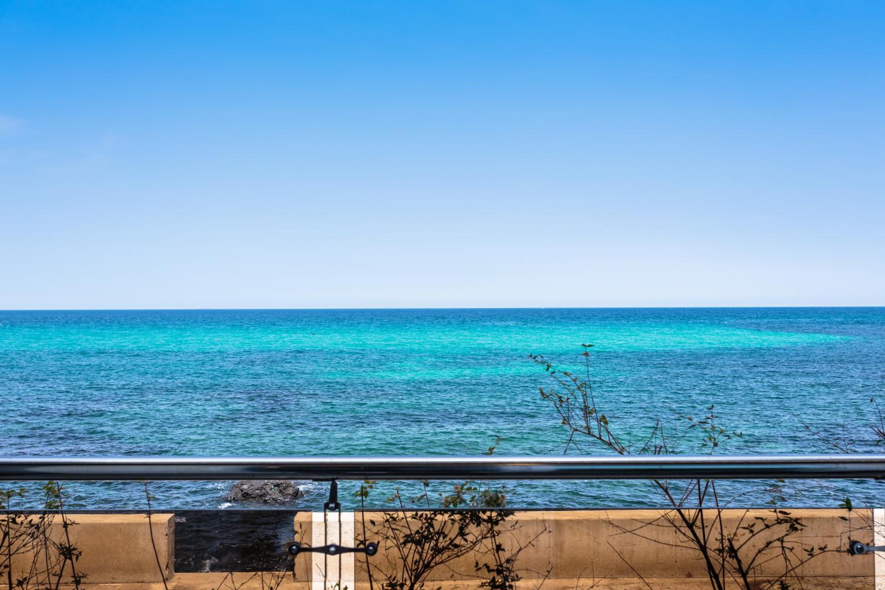 Deluxe Double Room with Sea View - Photo 3