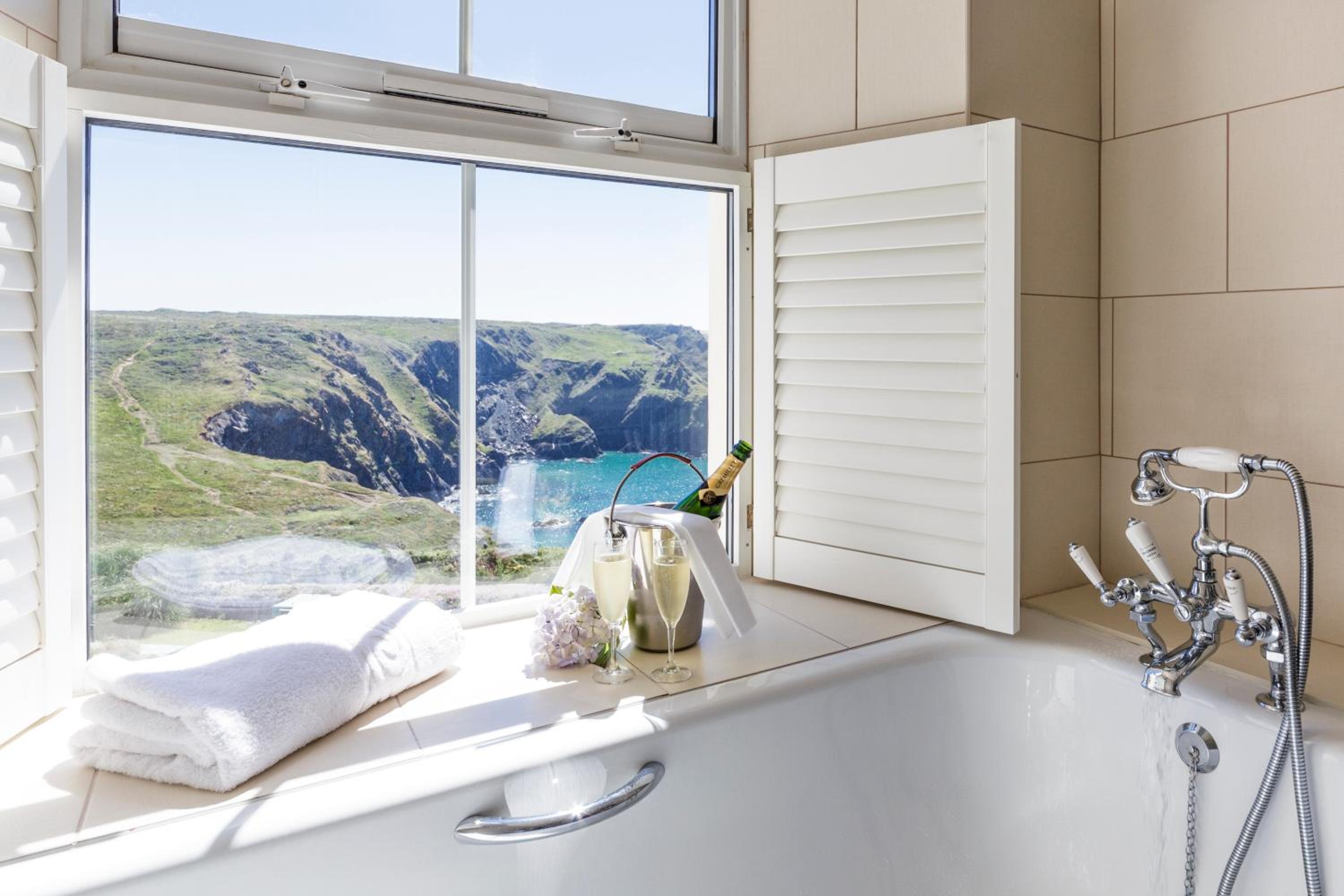 Superior Double or Twin Room with Sea View photo 2