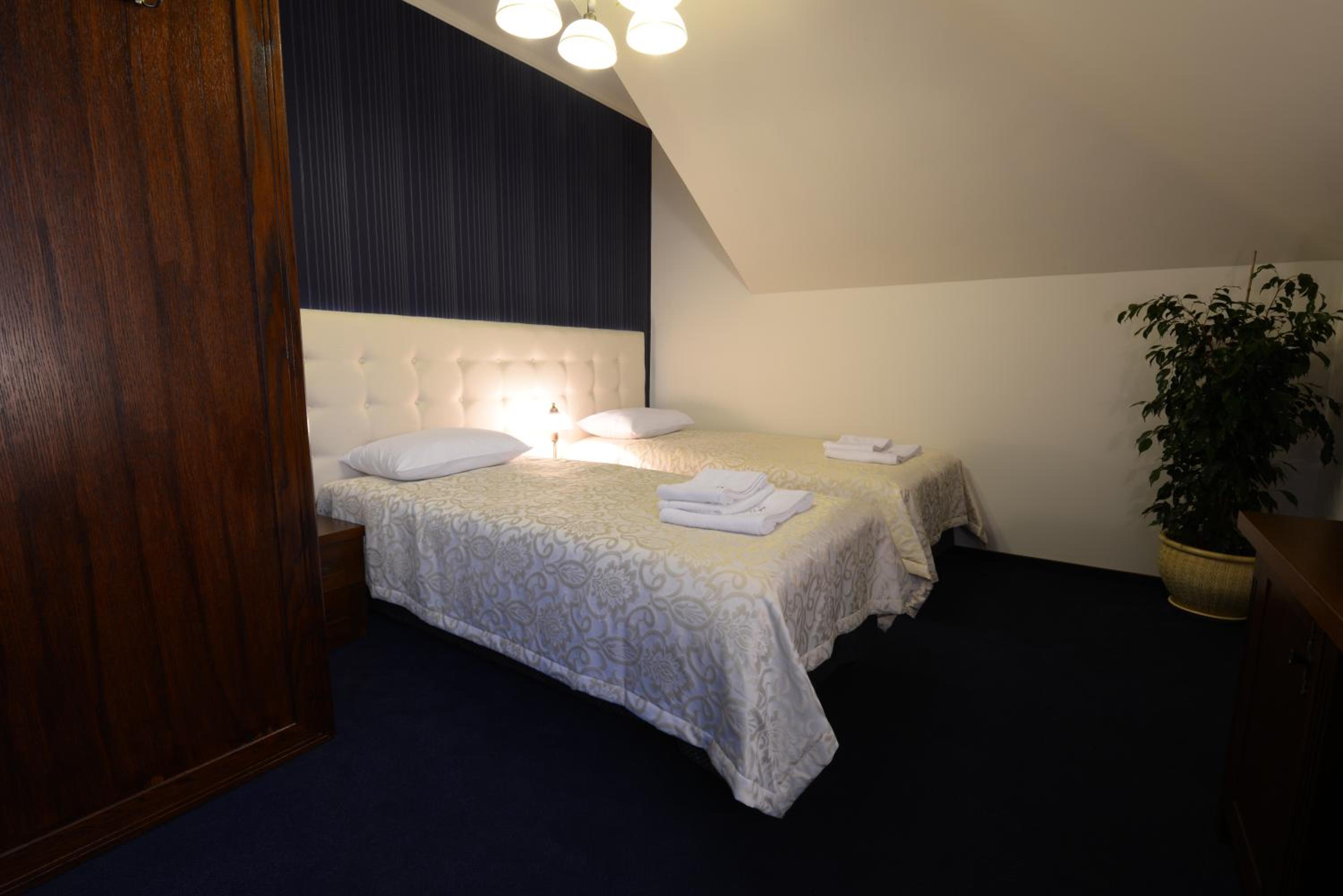 Comfort Twin Room - Photo 9