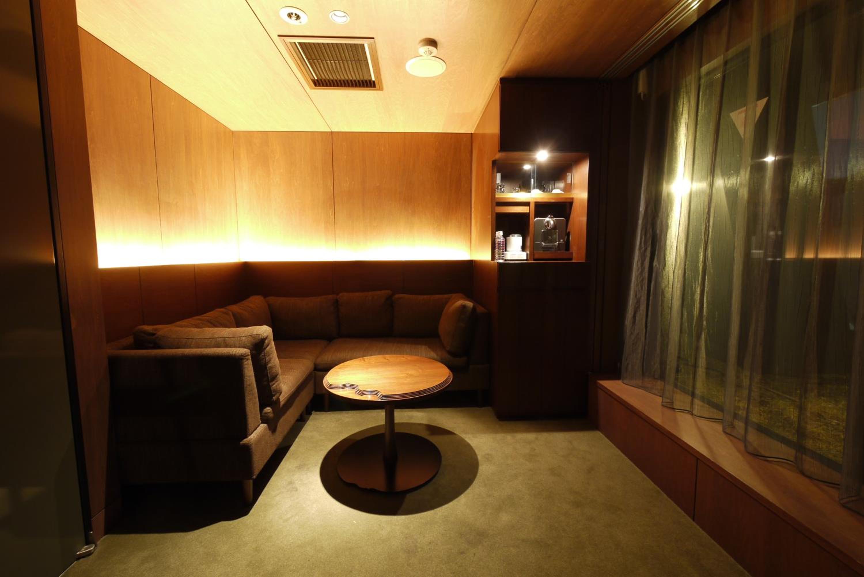 King Suite - Smoking photo 3