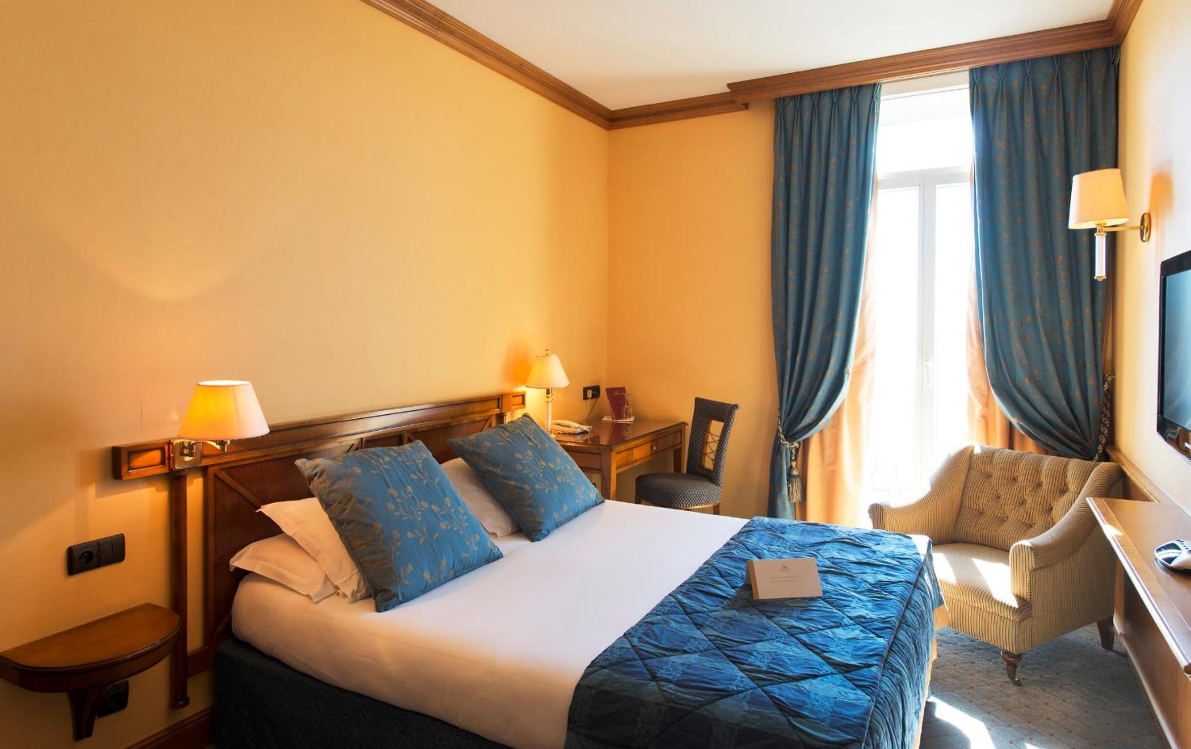 Superior Room with Sea View - Photo 2