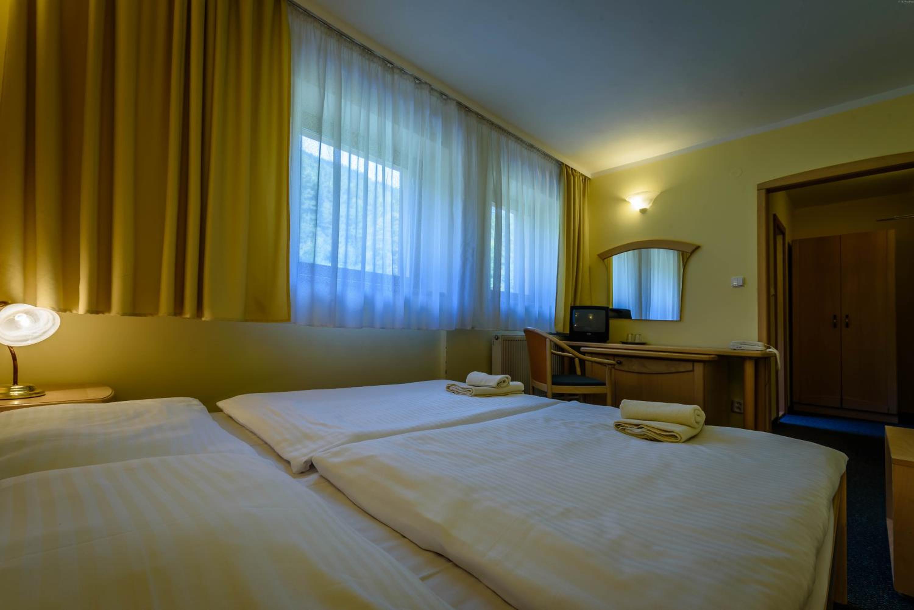 Standard Double or Twin Room photo 2