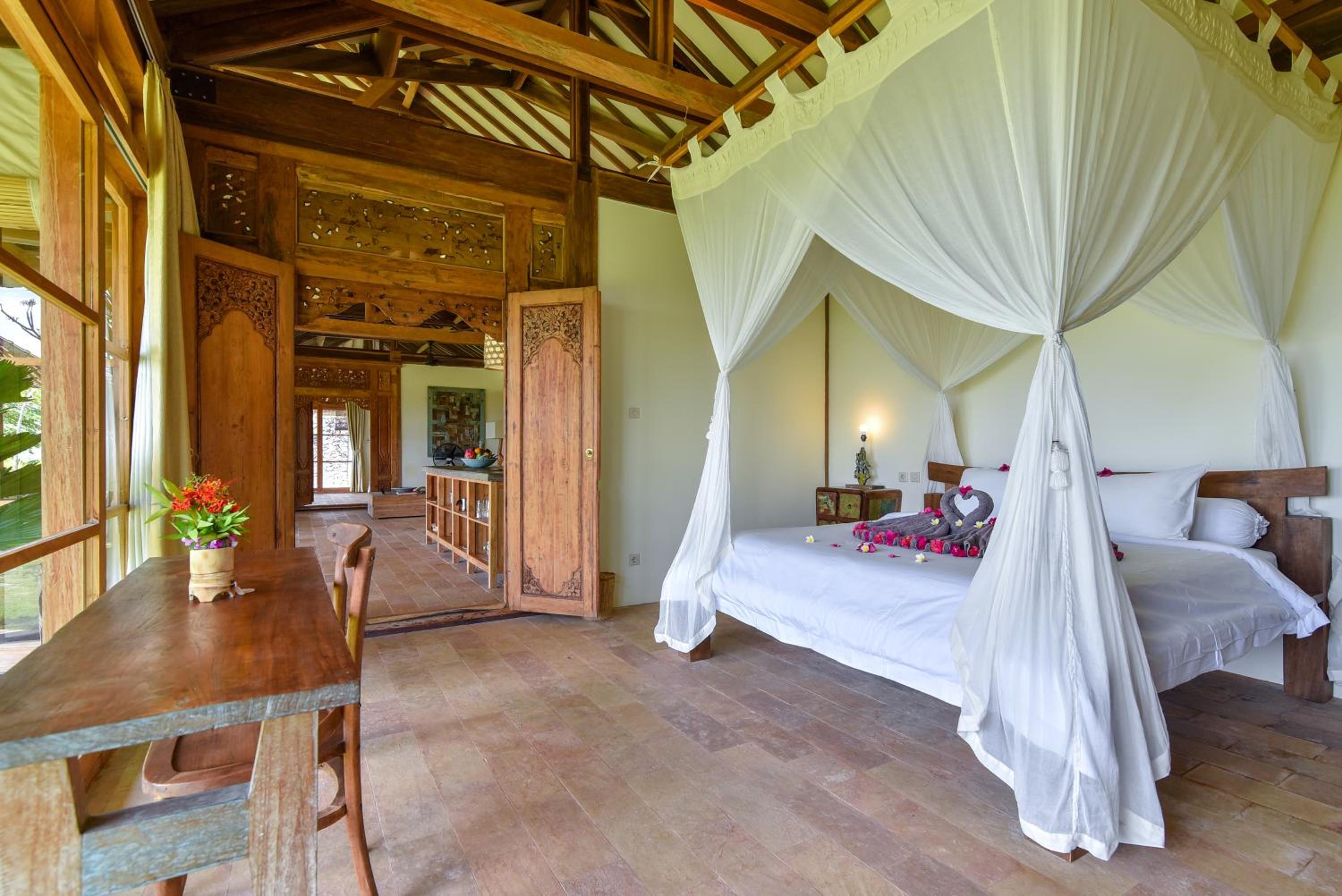 Madoe Three-Bedroom Villa with Private Pool photo 1