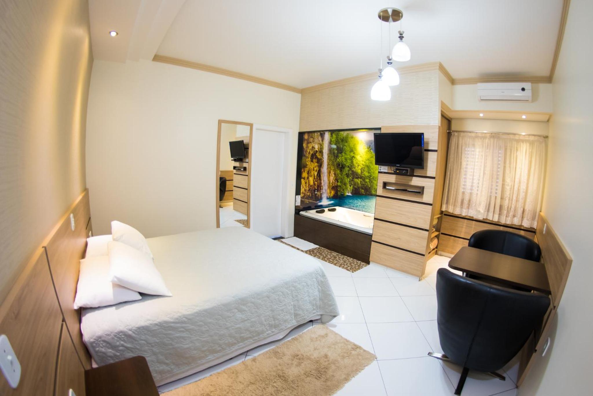Deluxe Suite with Spa Bath