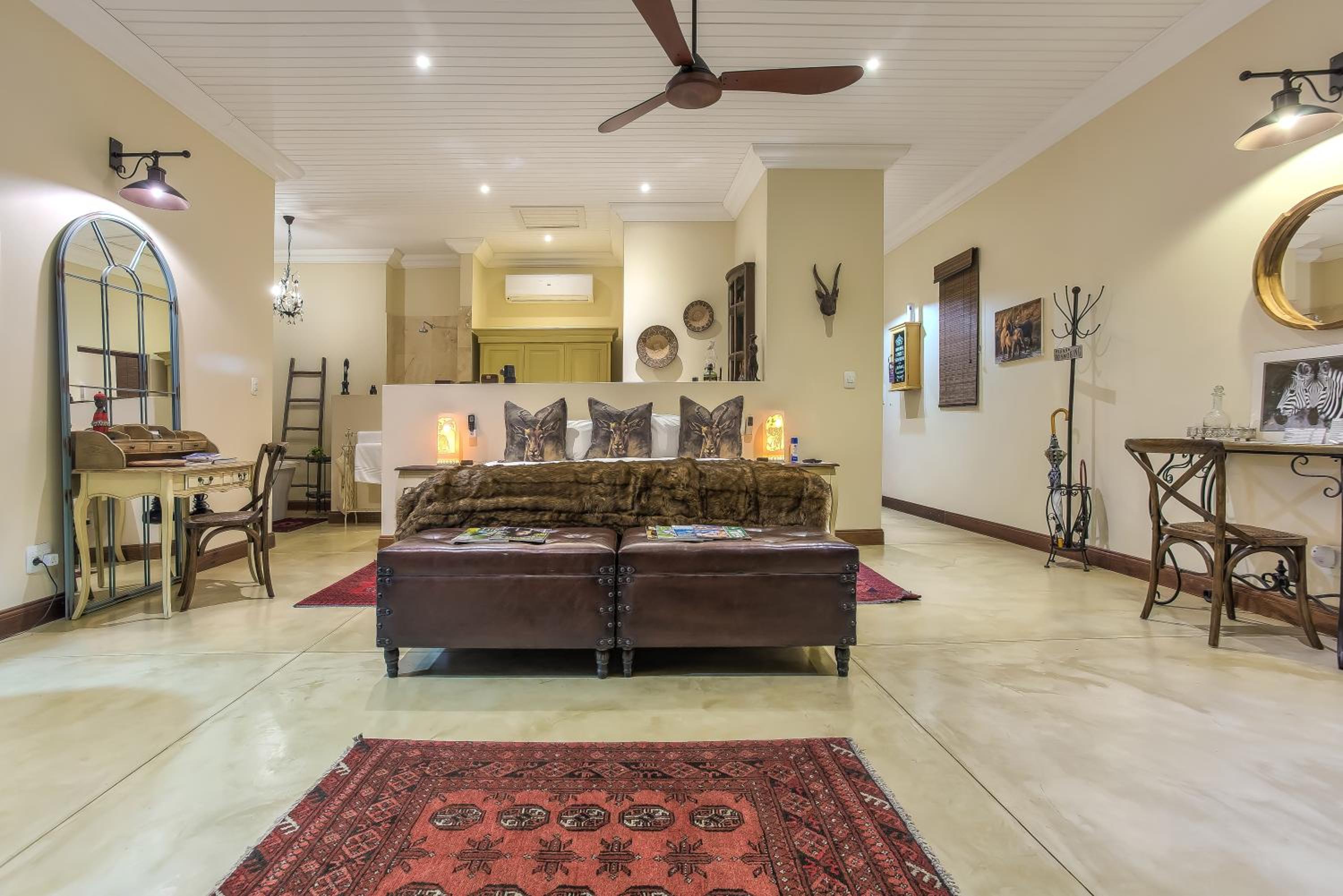 Mafunyane Luxury Honeymoon Suite - River View photo 1