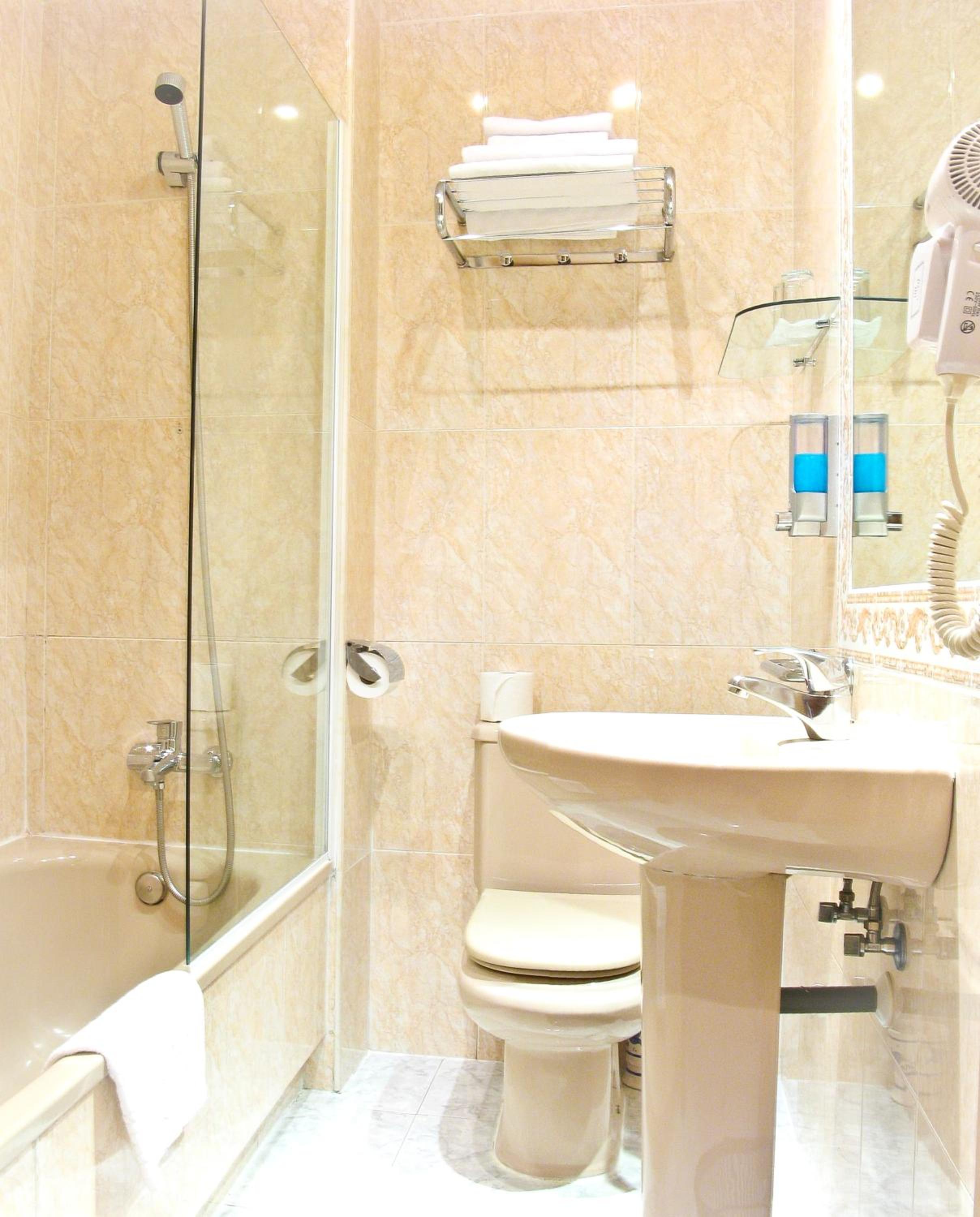 Quadruple Room - Photo 2