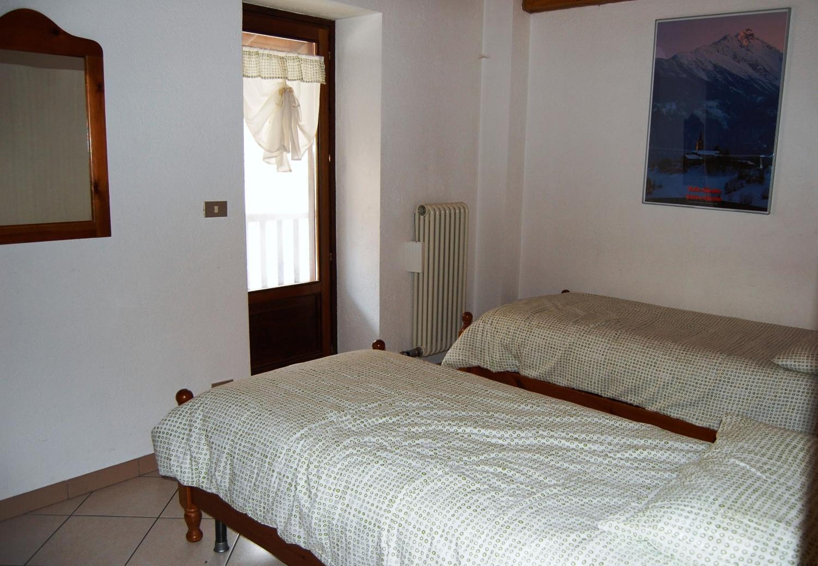Two-Bedroom Apartment with Mountain View