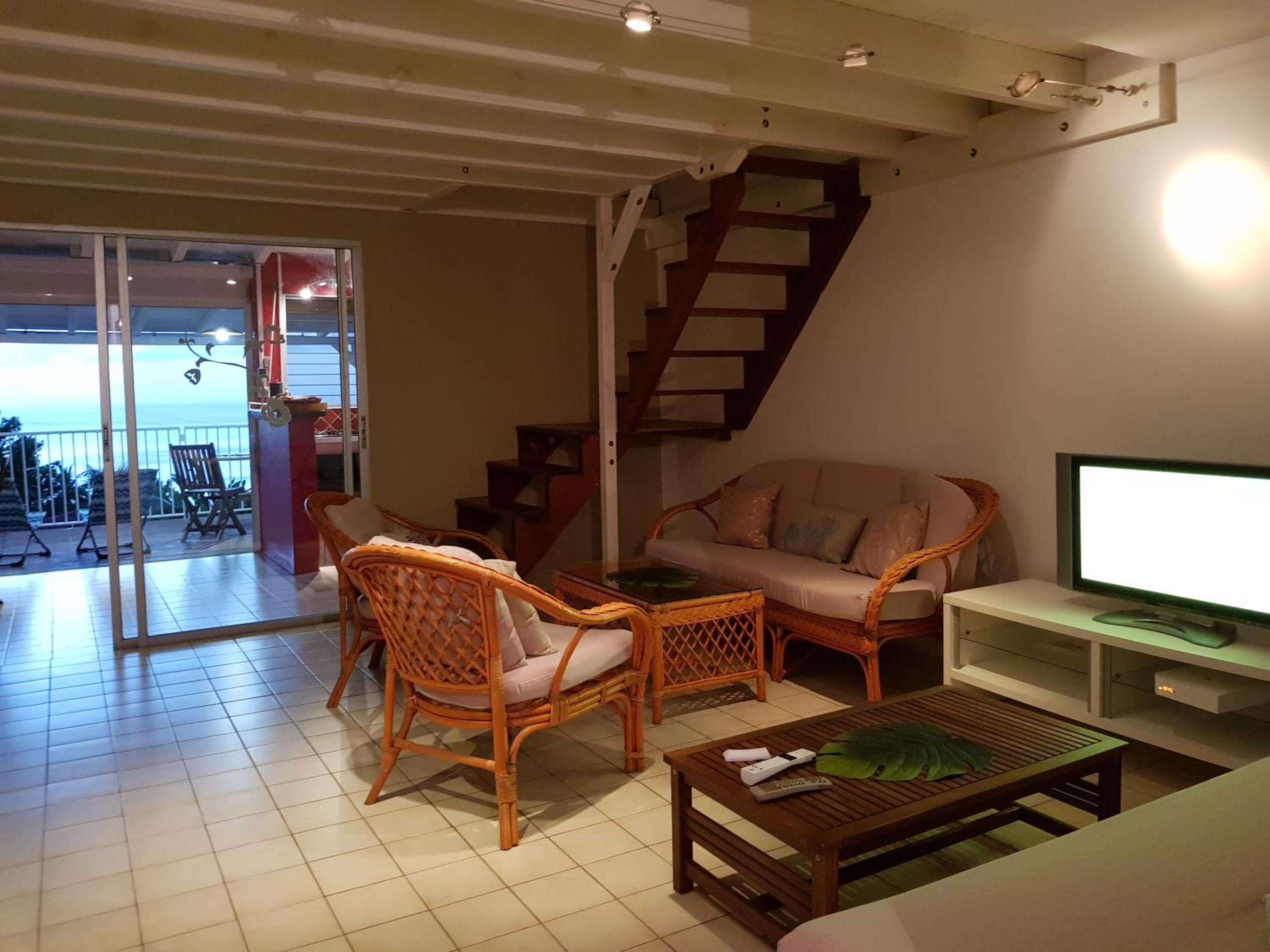 Three-Bedroom House photo 3