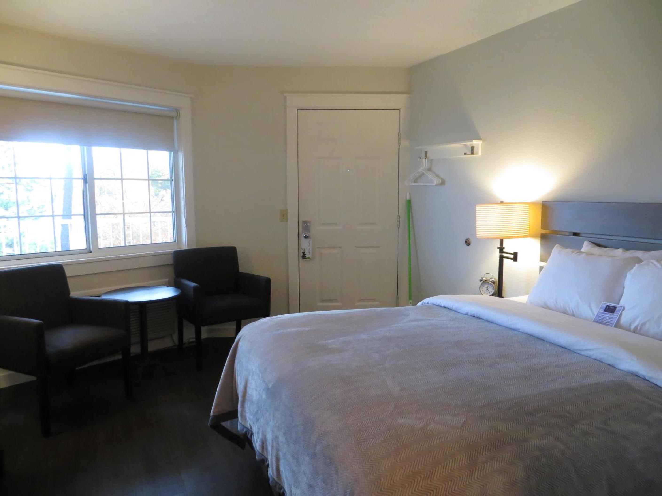 Standard Queen Room - Photo 13
