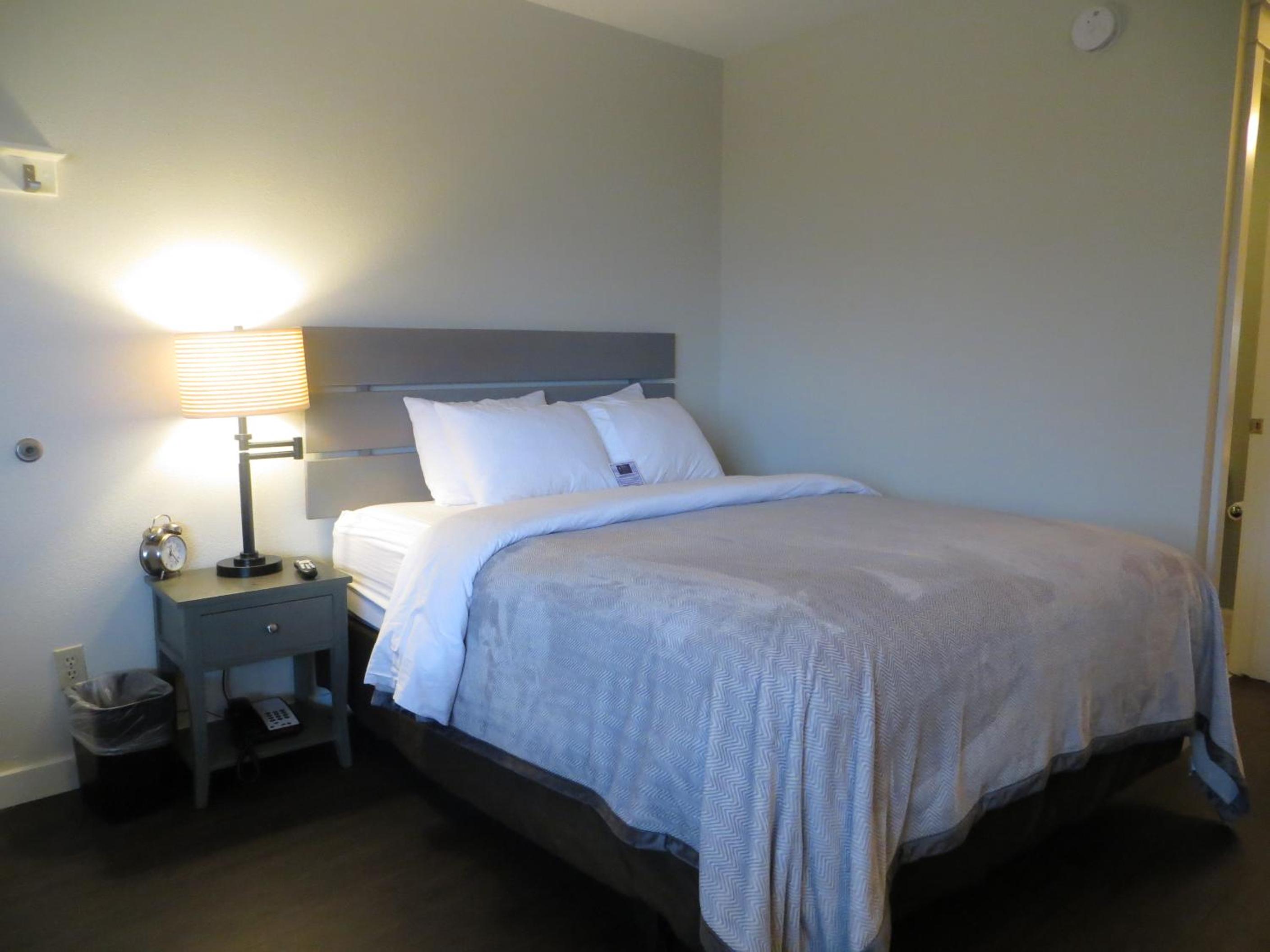 Standard Queen Room - Photo 5