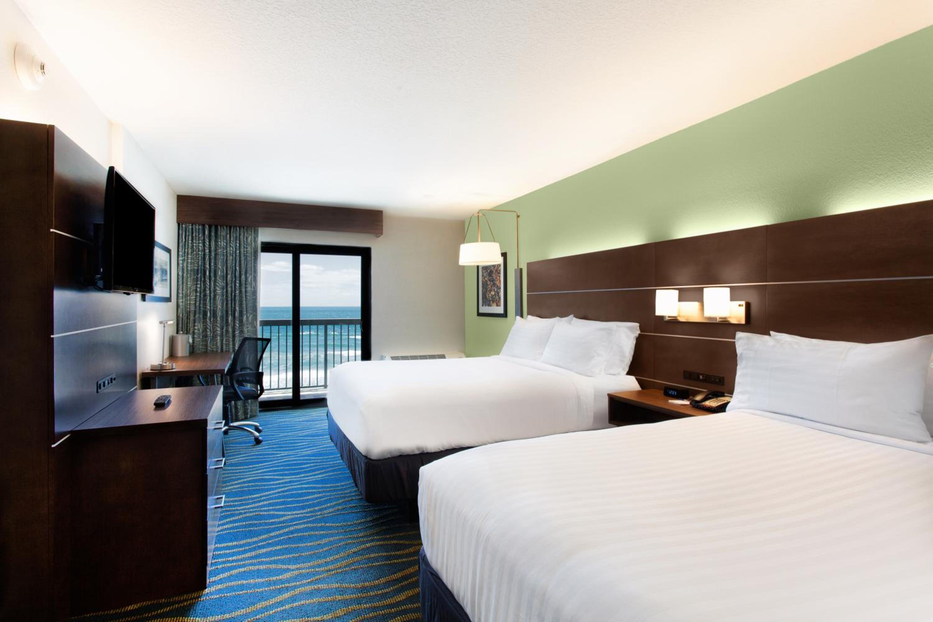 Queen Room with Two Queen Beds - Oceanfront- Non-Smoking - Photo 1
