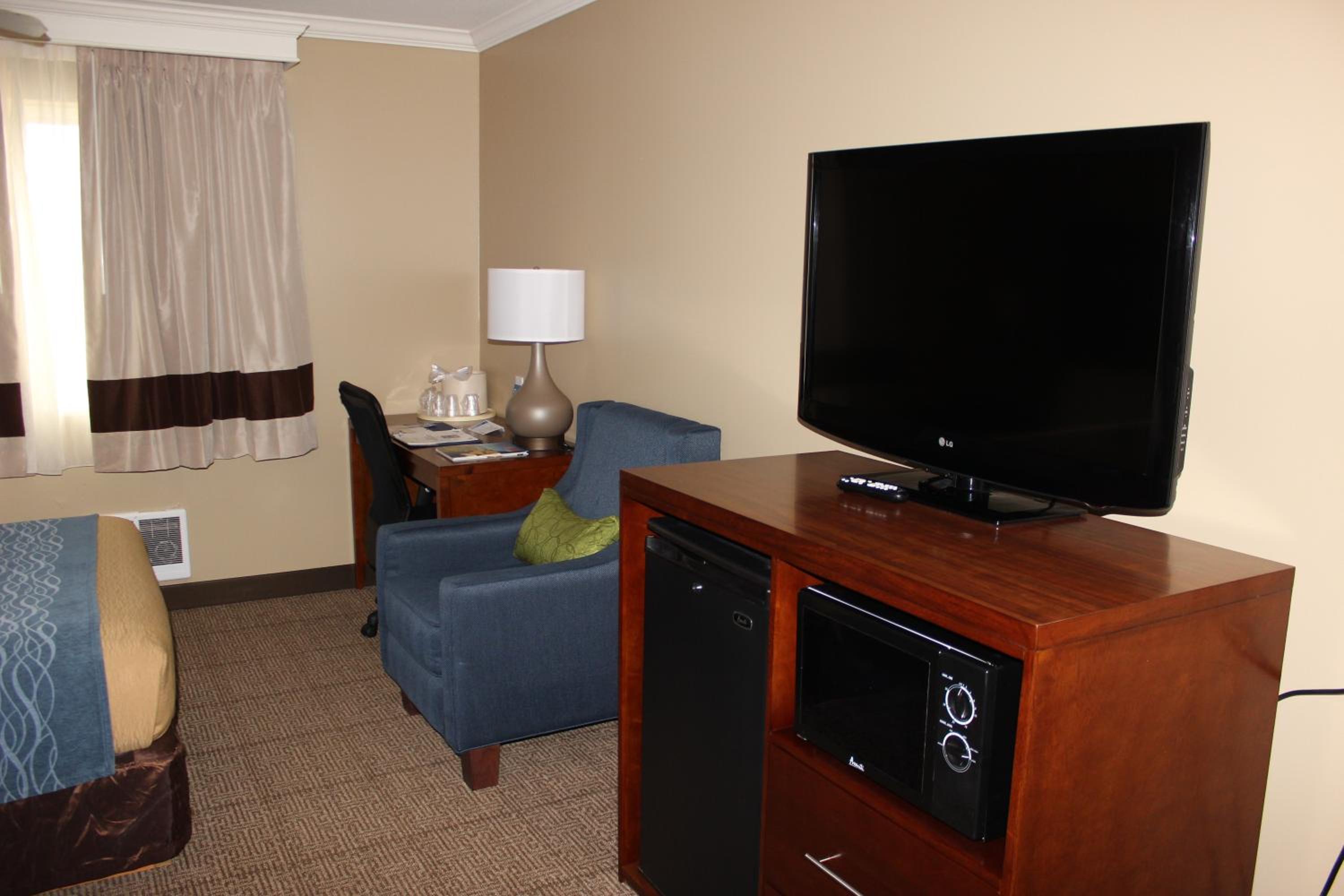 Queen Room - Non-Smoking - Photo 4