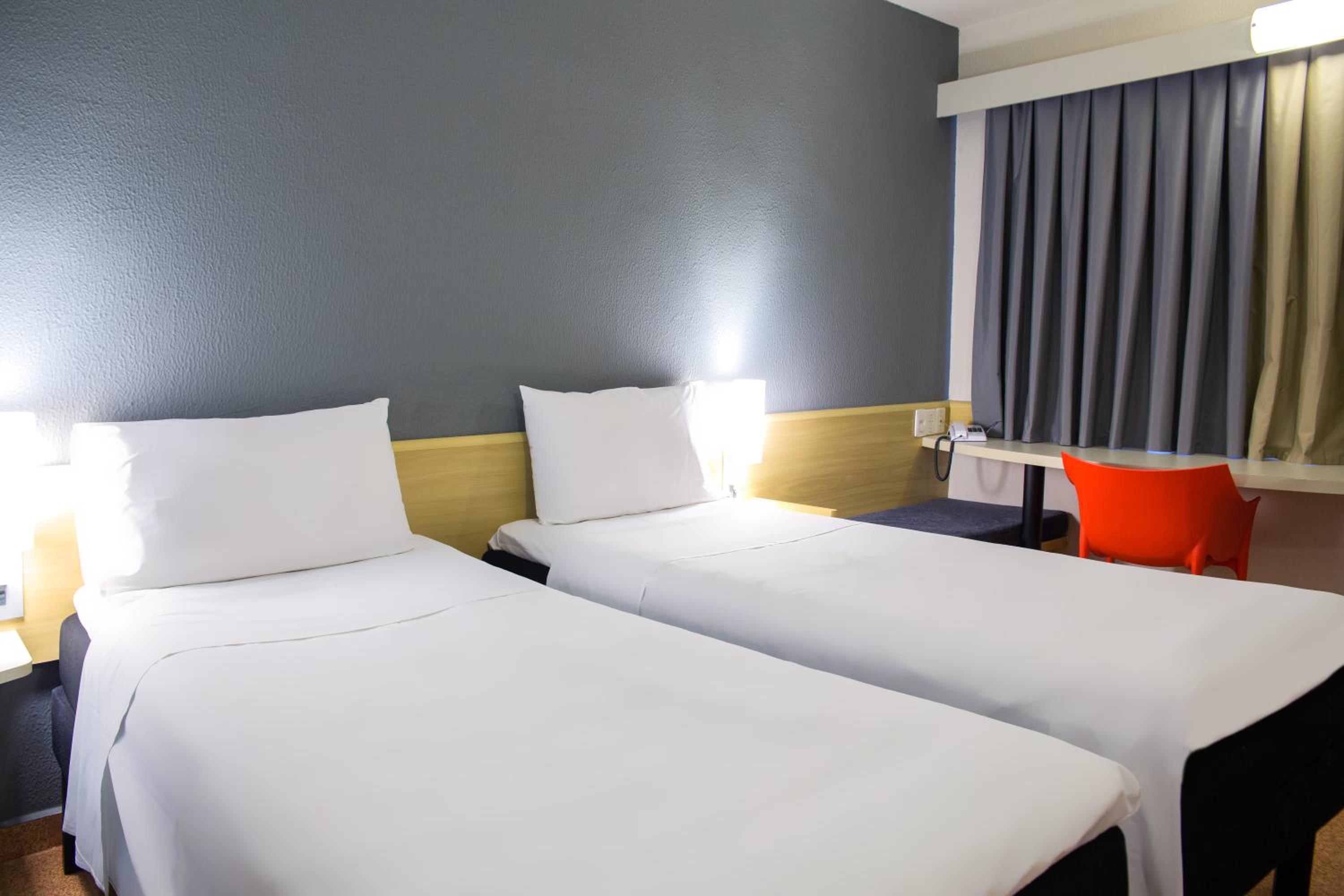Twin Room - Photo 2