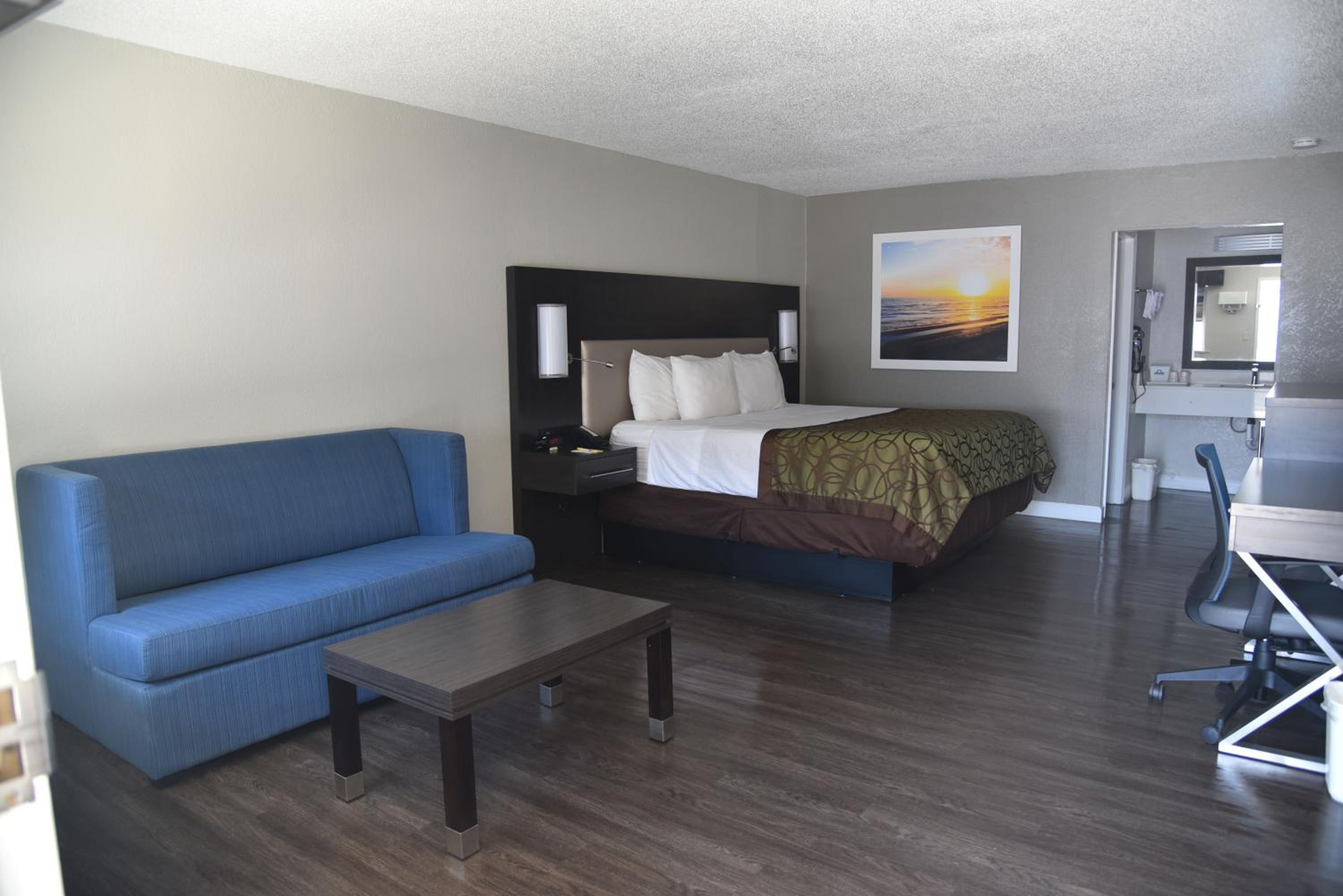 King Room - Non-Smoking - Photo 3