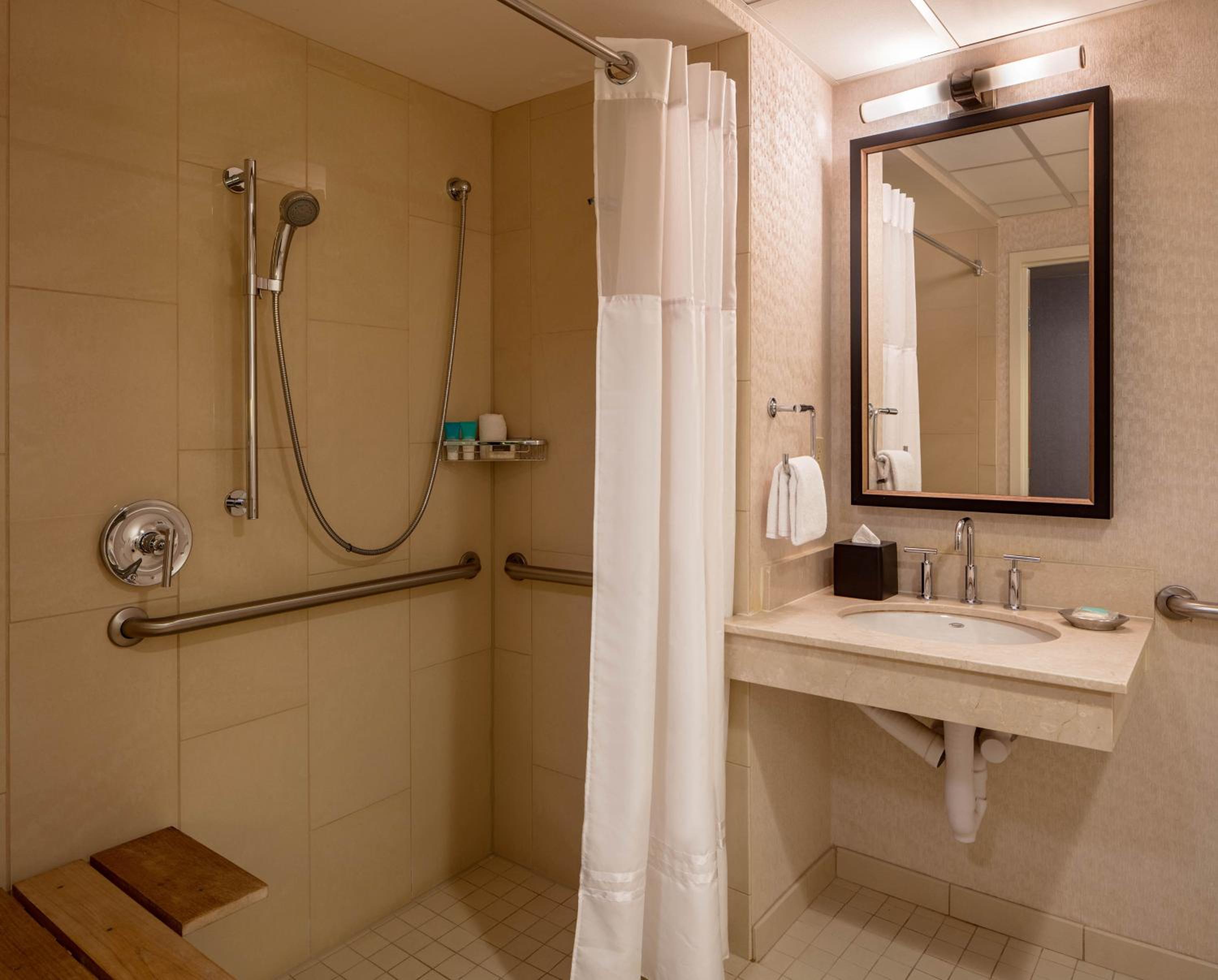 Double Room with Two Double Beds and Accessible Shower - Disability Access - Photo 2