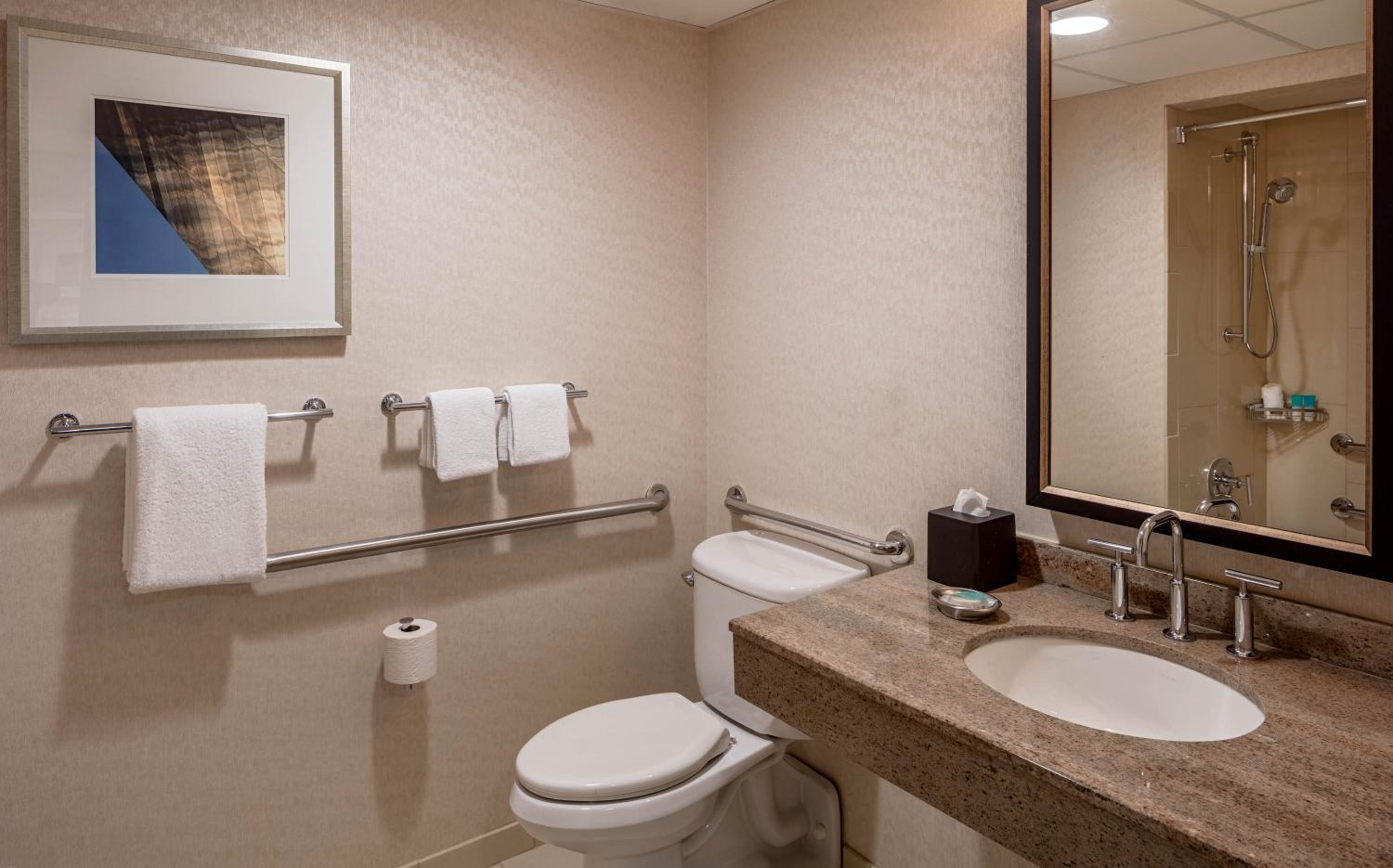 Double Room with Two Double Beds and Accessible Shower - Disability Access - Photo 4