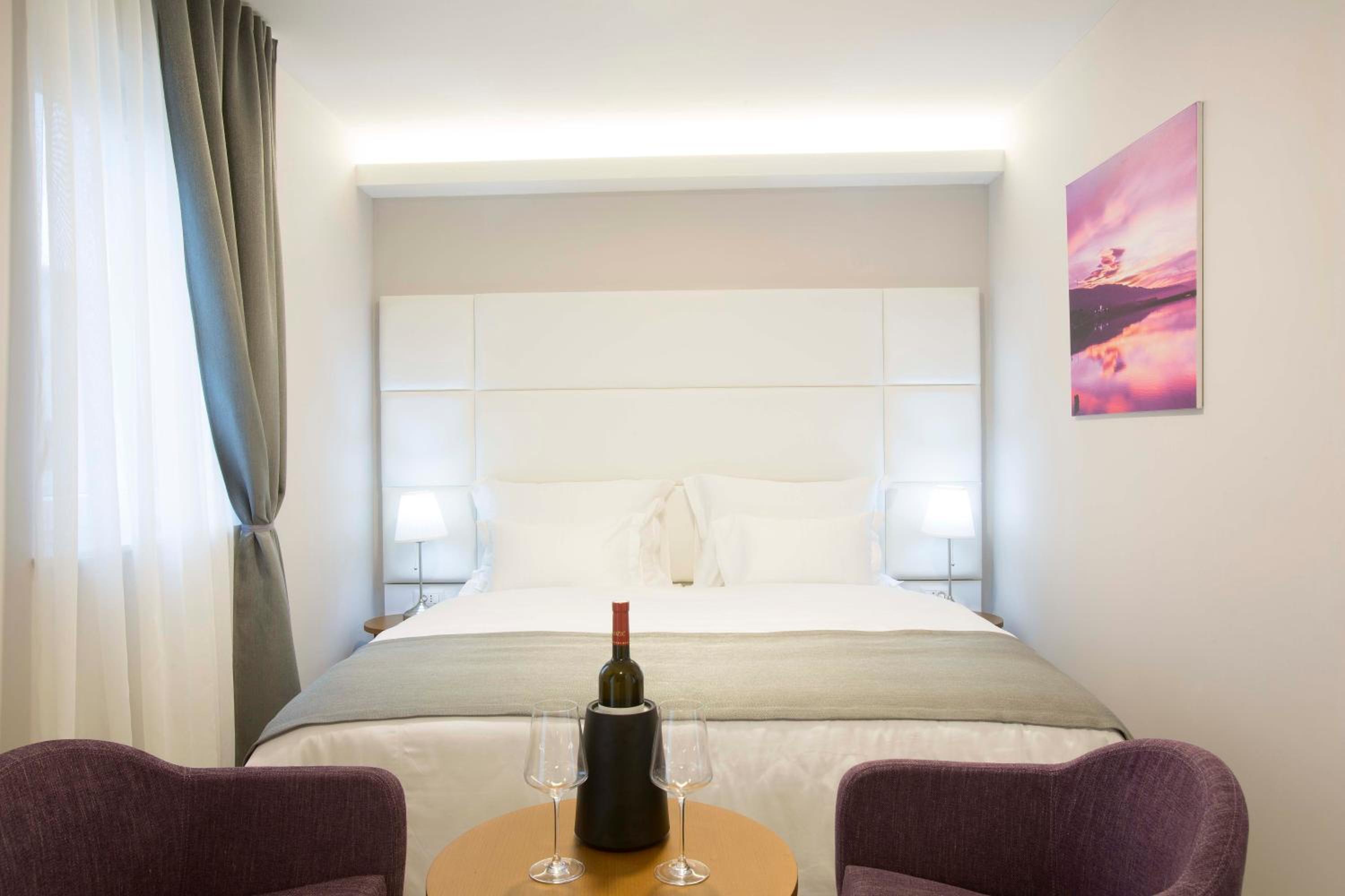 Deluxe Double or Twin Room with Balcony - Photo 4