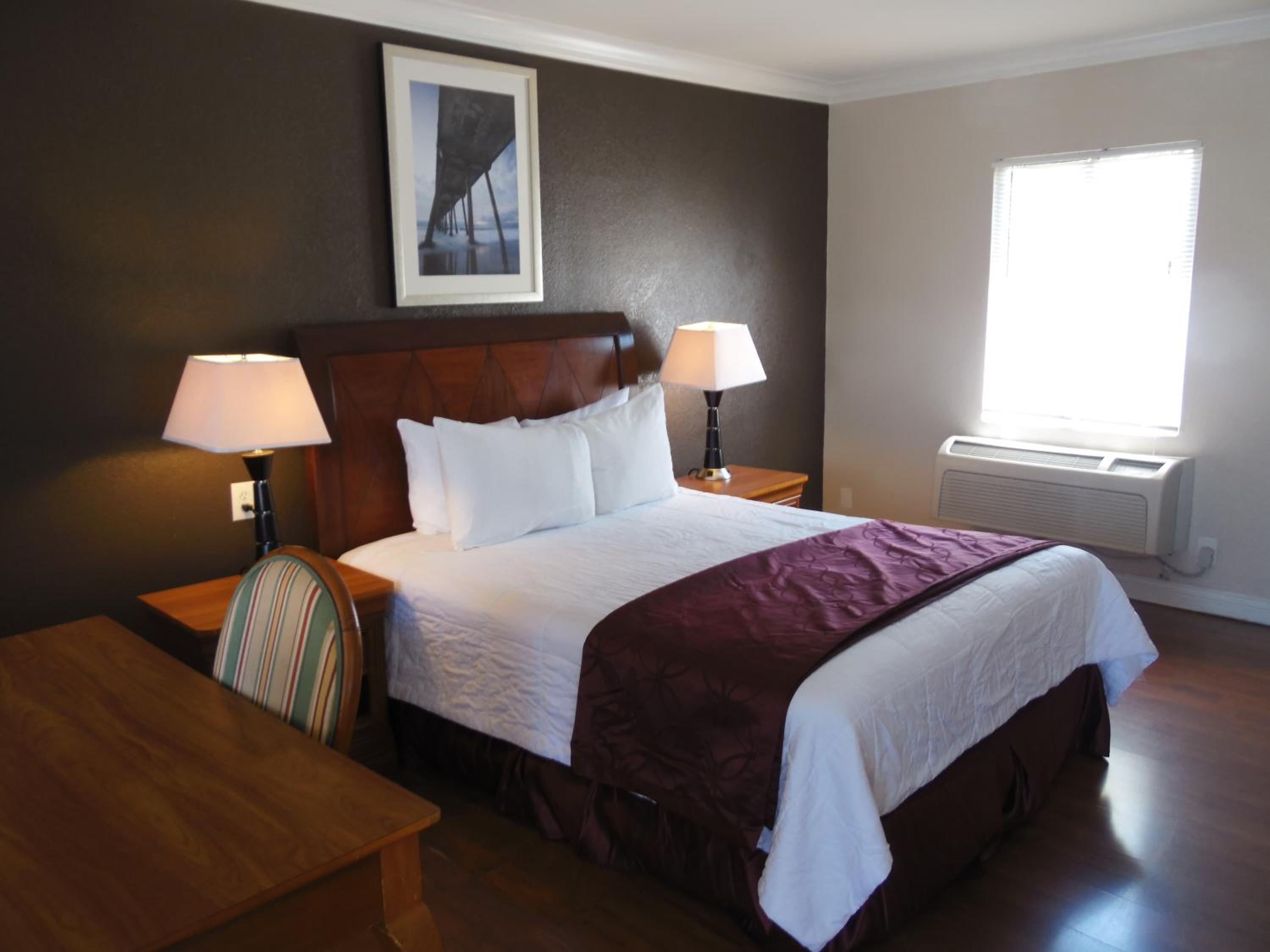 Queen Room photo 2