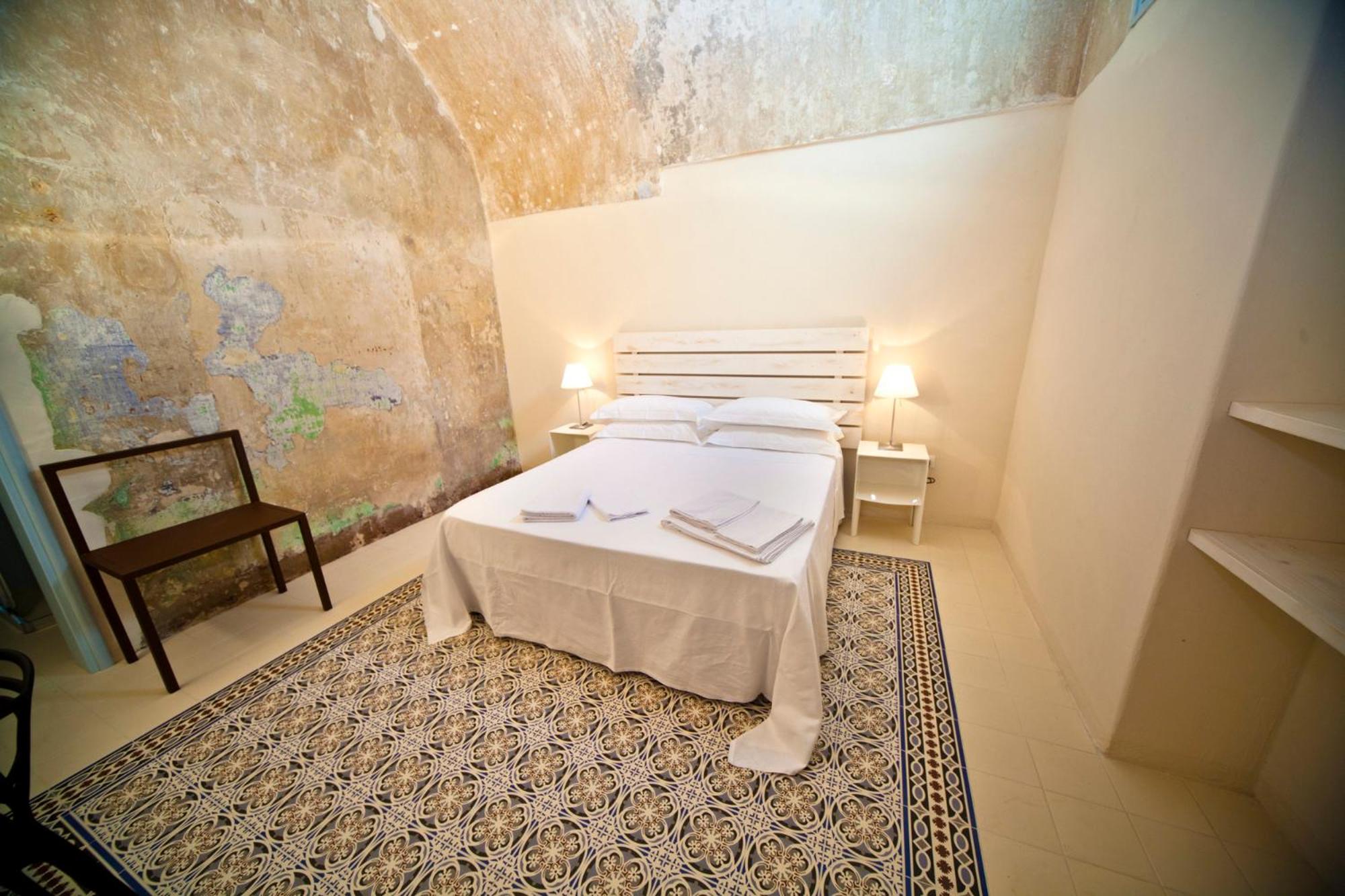 Economy Double Room - Photo 14