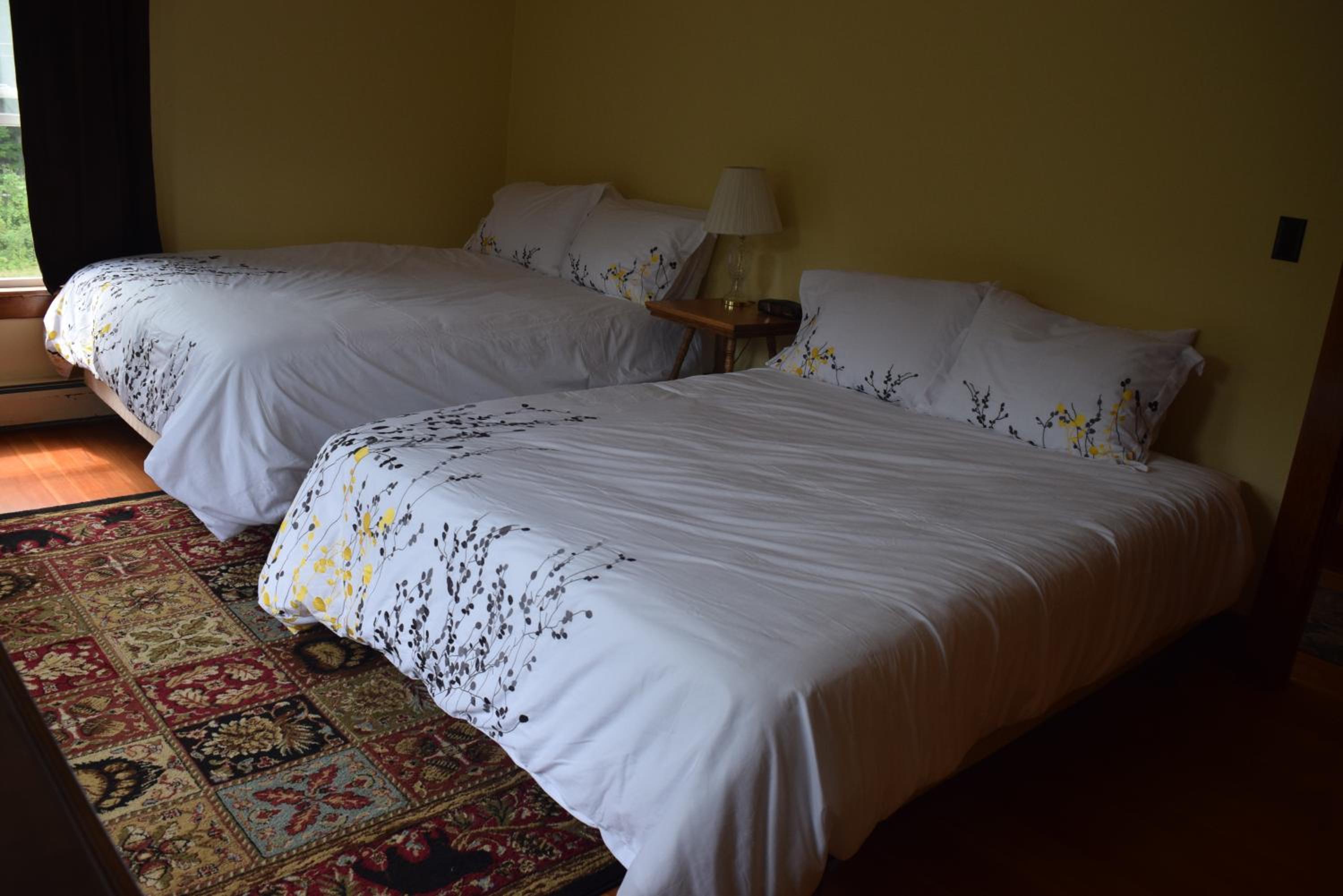 Standard Queen Room with Two Queen Beds photo 2