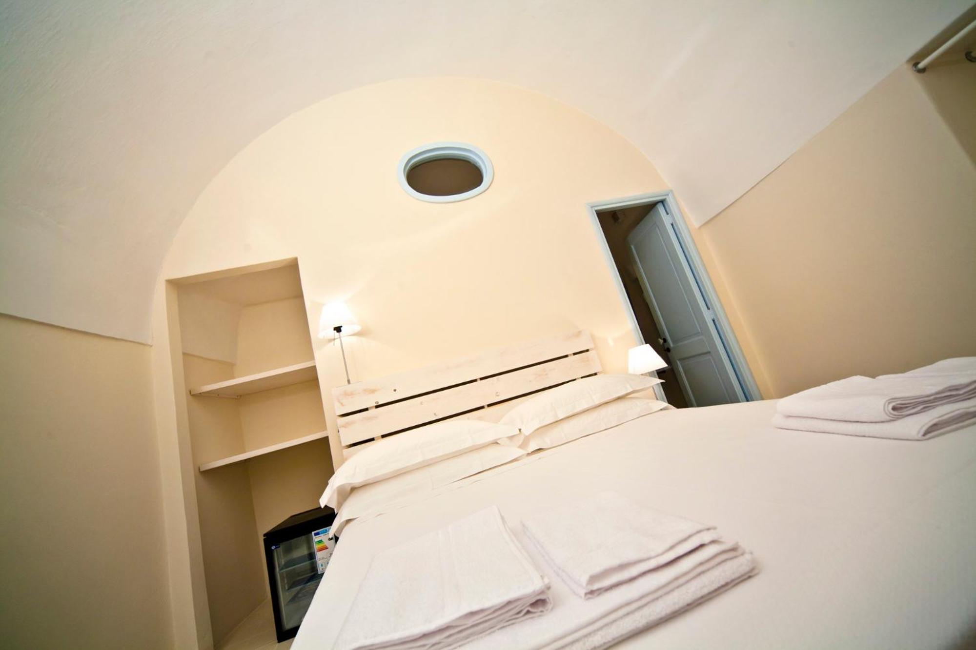 Economy Double Room - Photo 15
