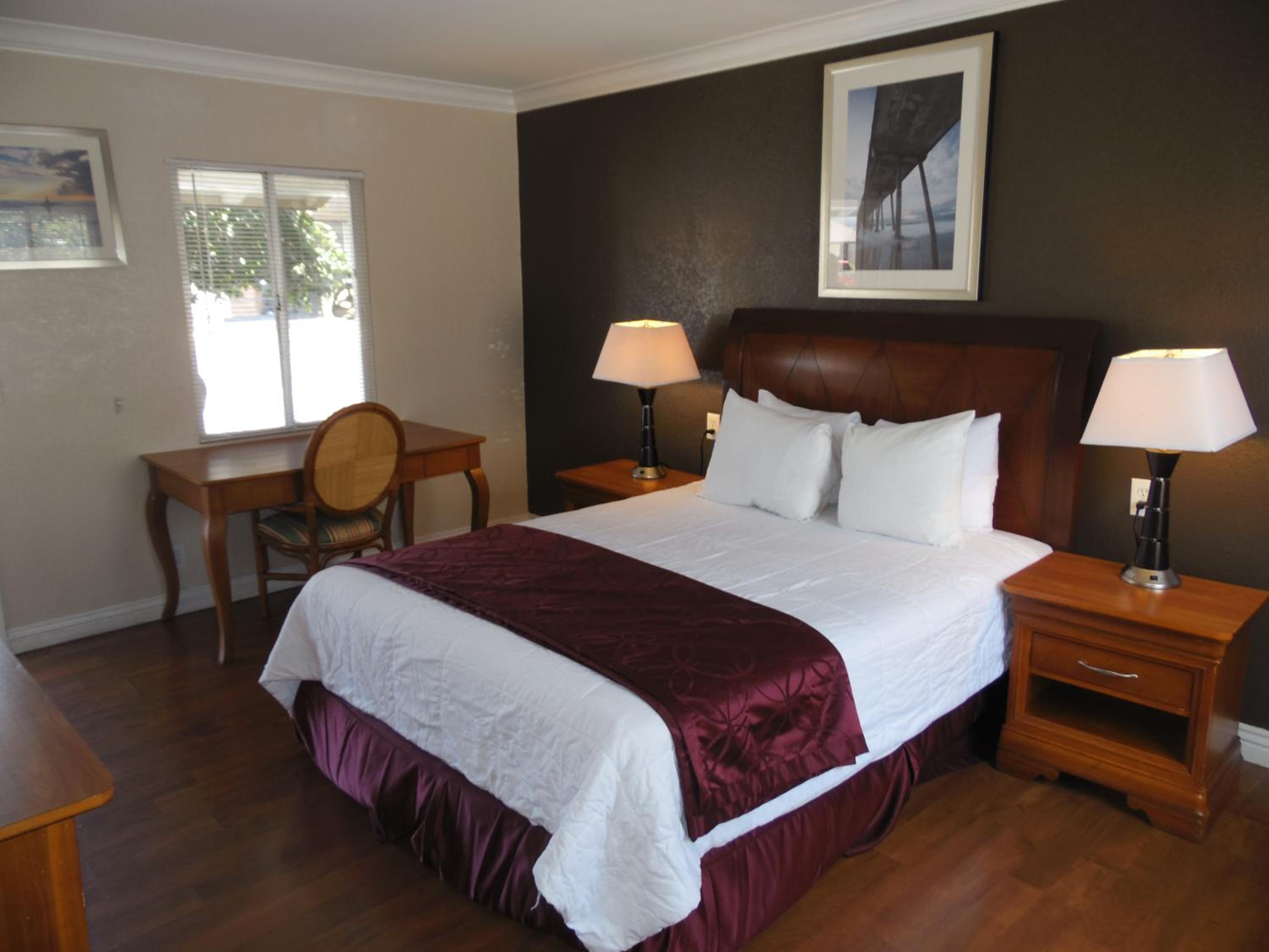 Queen Room photo 1