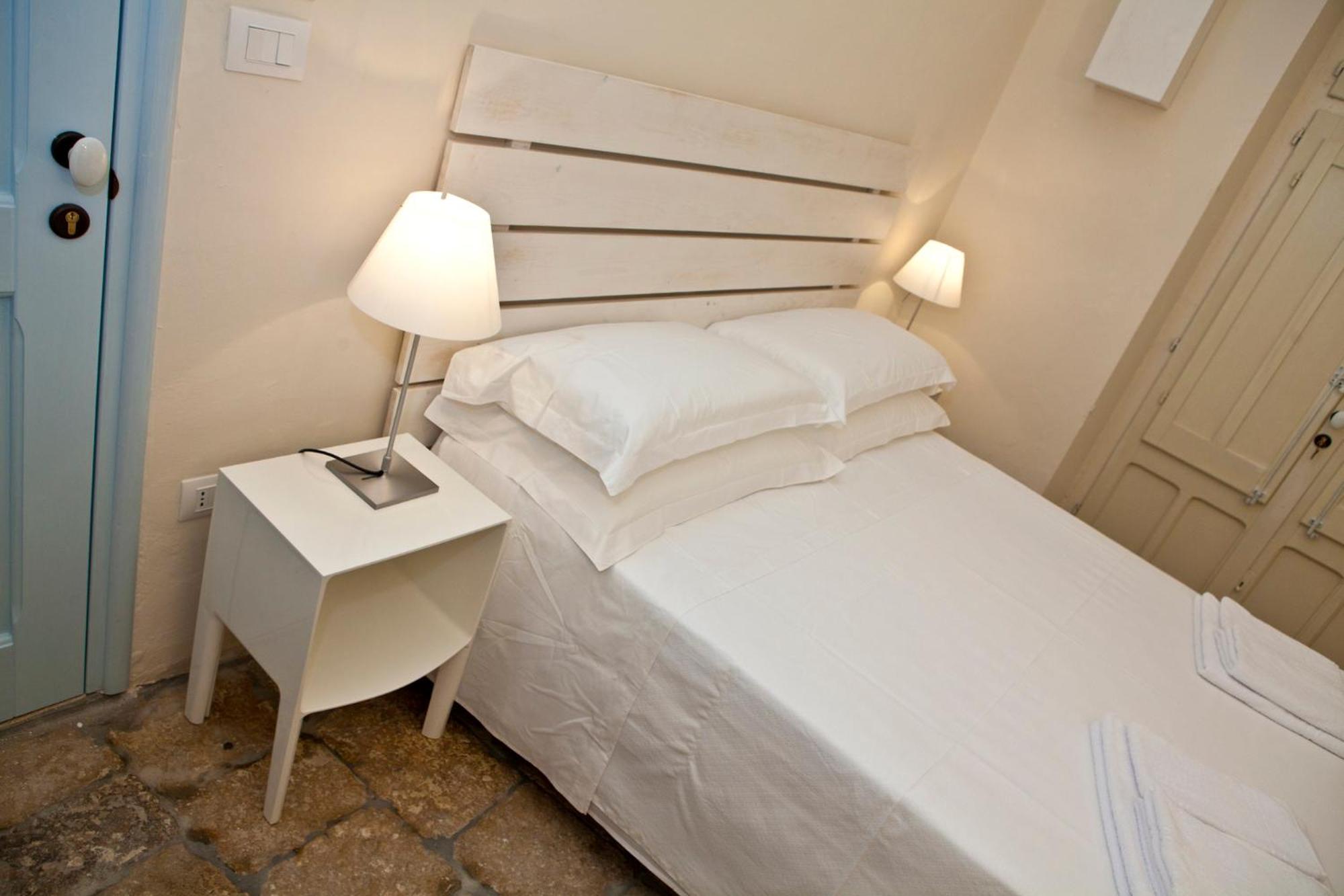 Economy Double Room - Photo 22