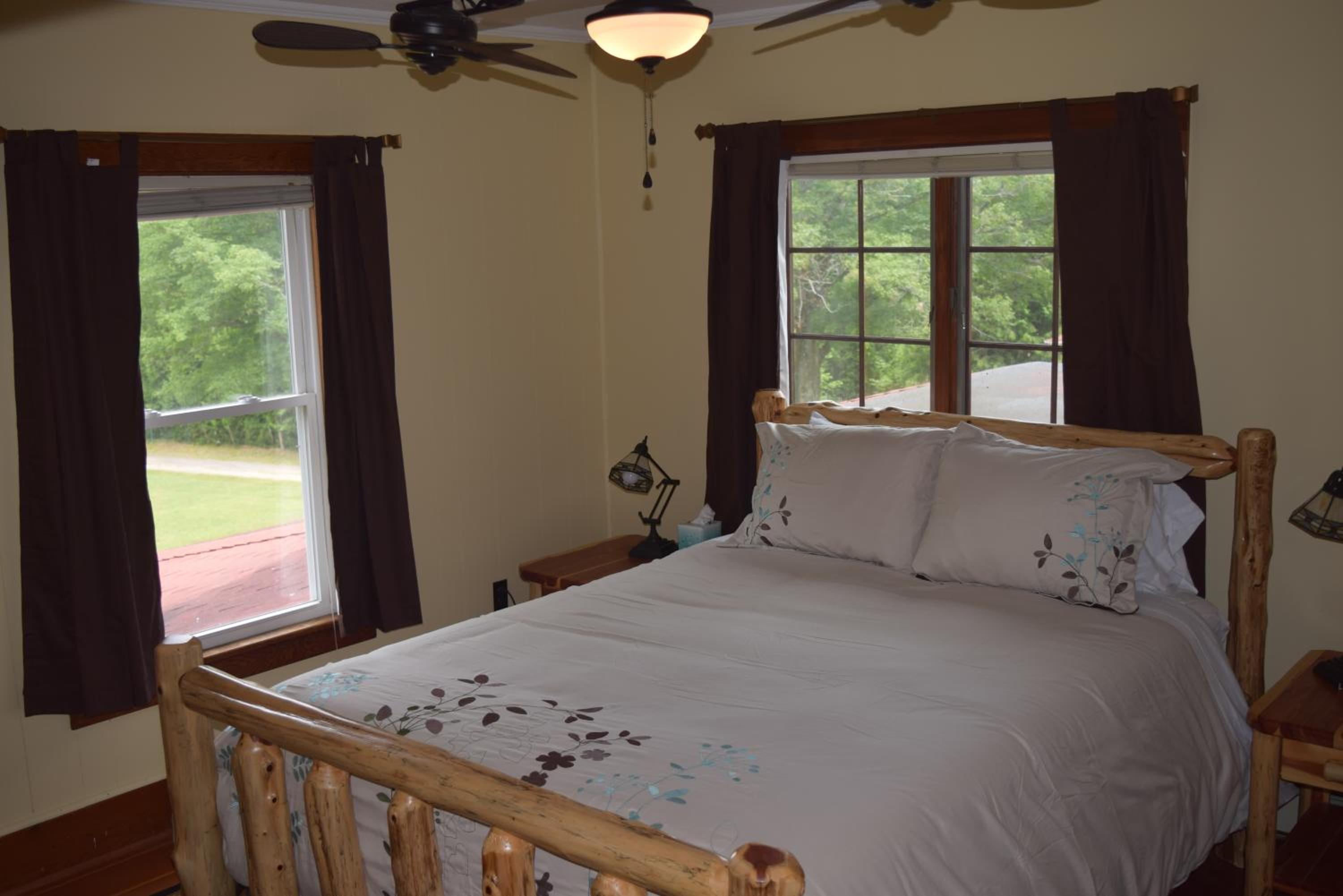 Deluxe Queen Room with Two Queen Beds photo 1