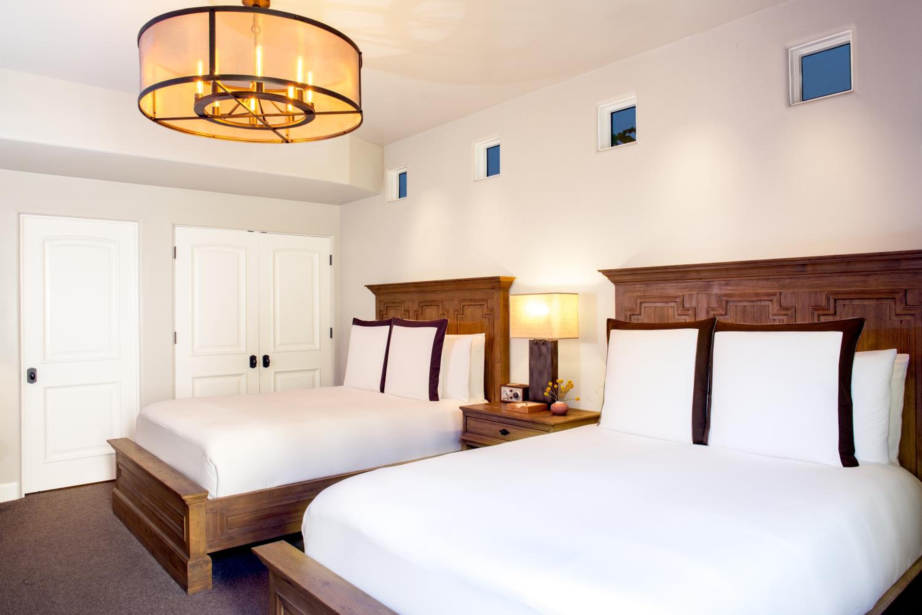 Deluxe Queen Room with Two Queen Beds photo 2