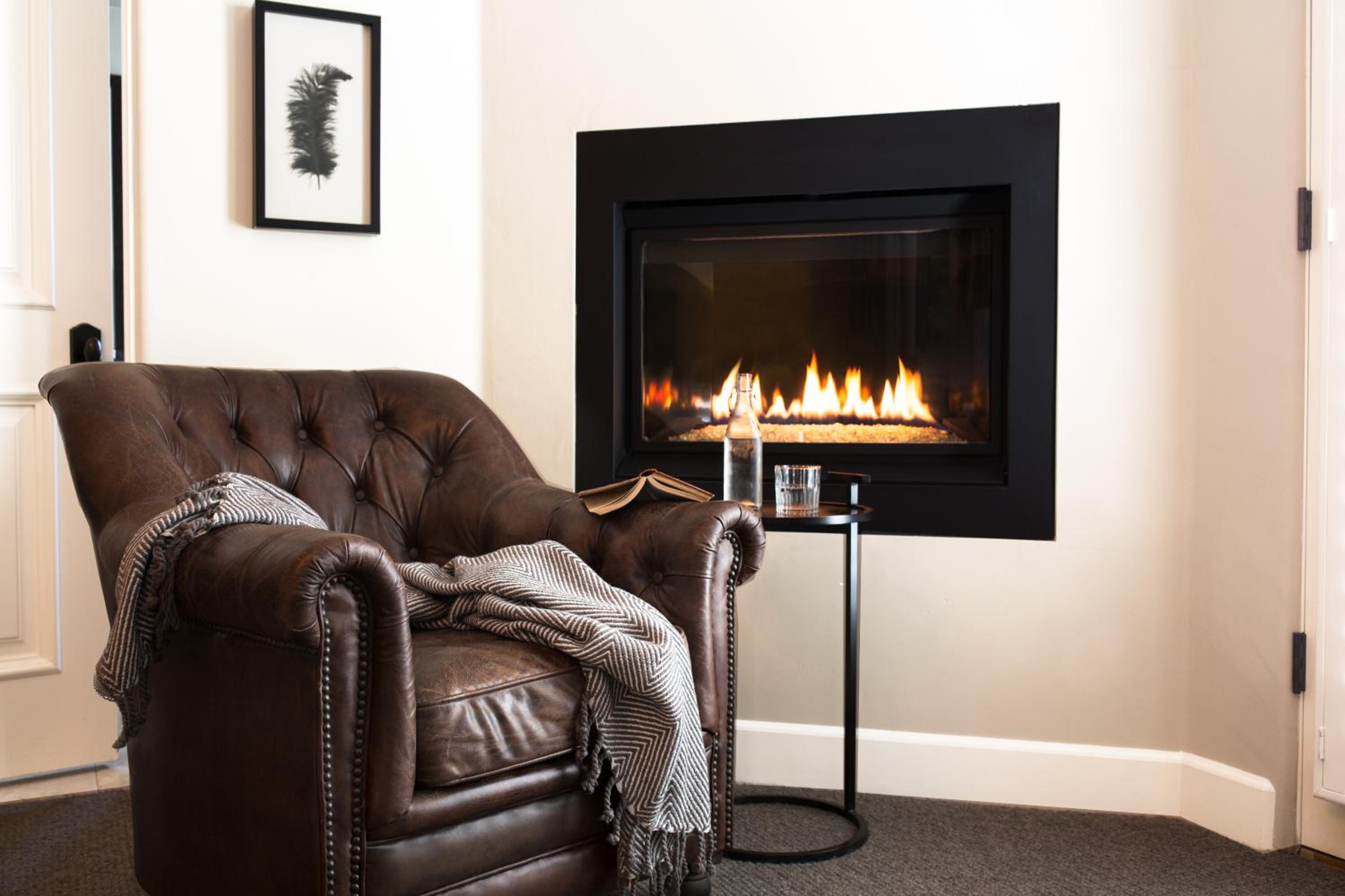Superior King Room with Fireplace photo 3