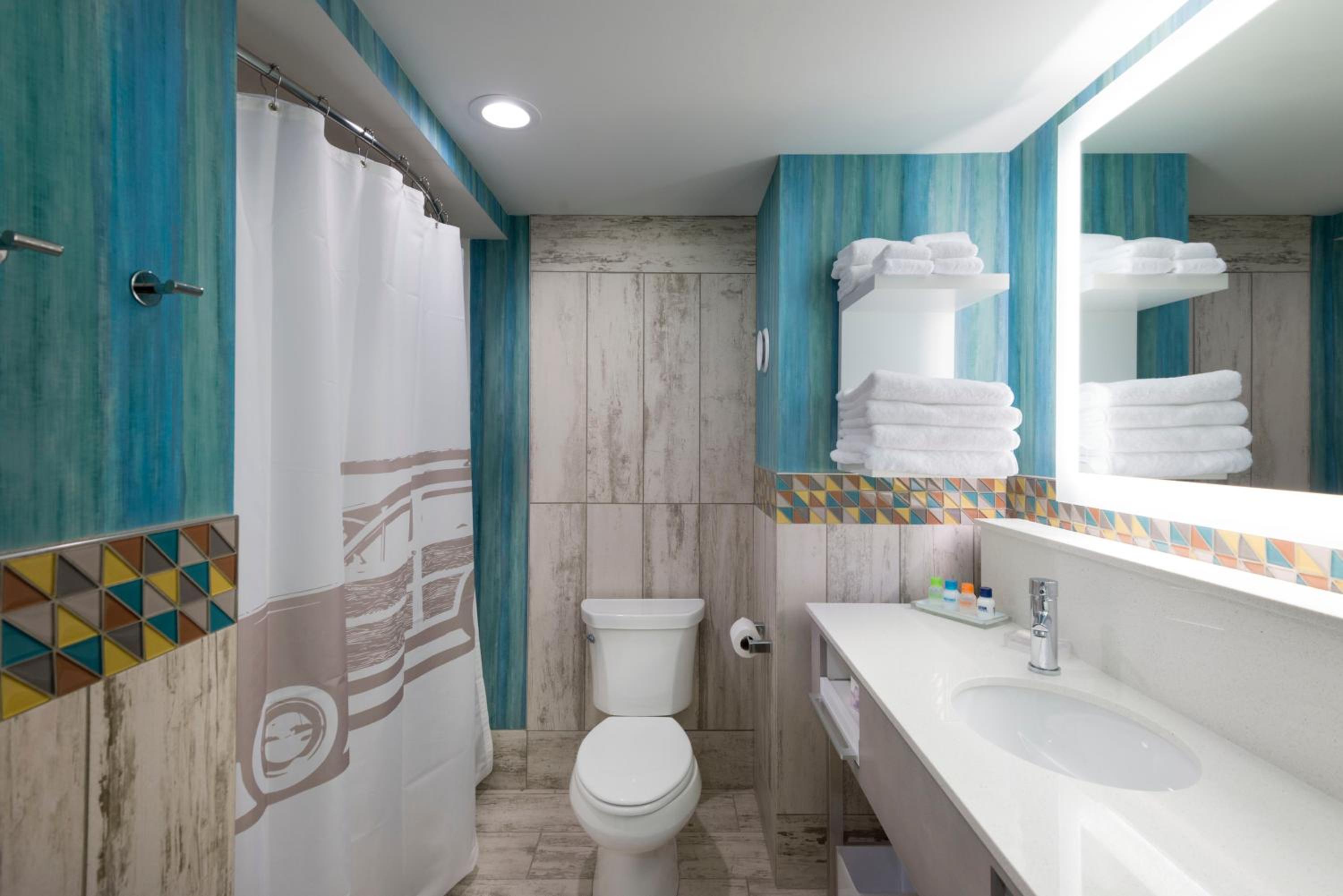 Island Double Queen Guest Room - Photo 3