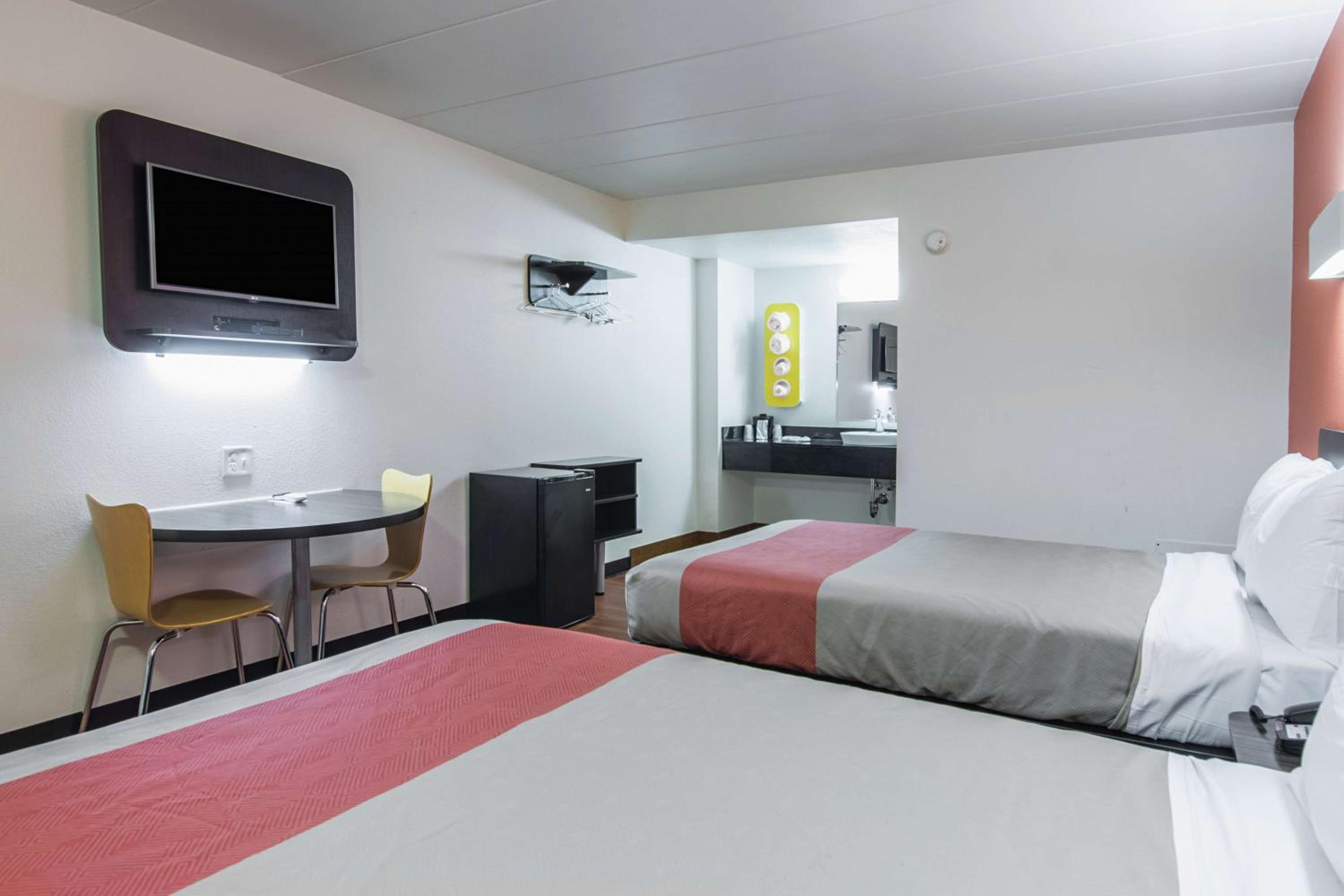 Deluxe Quadruple Room - Smoking photo 1