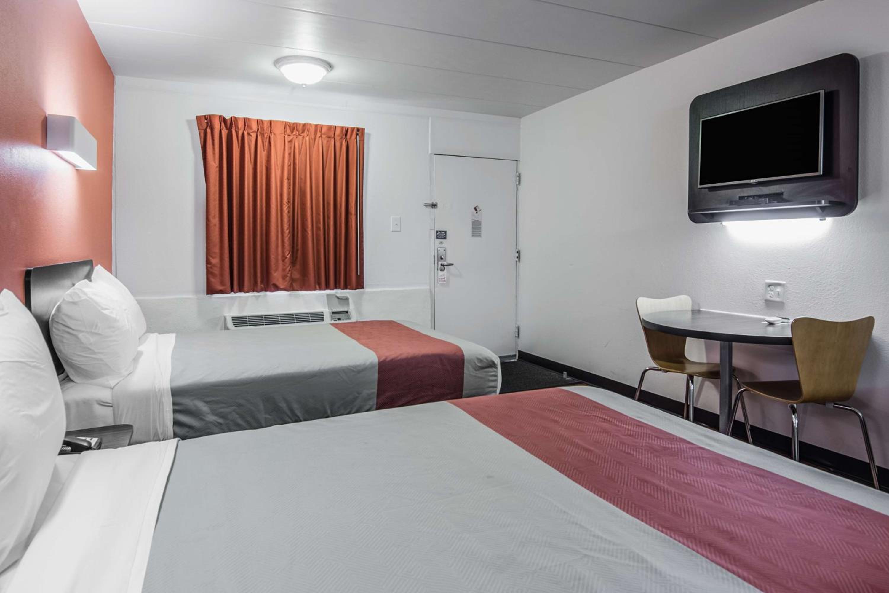 Deluxe Quadruple Room - Smoking photo 3