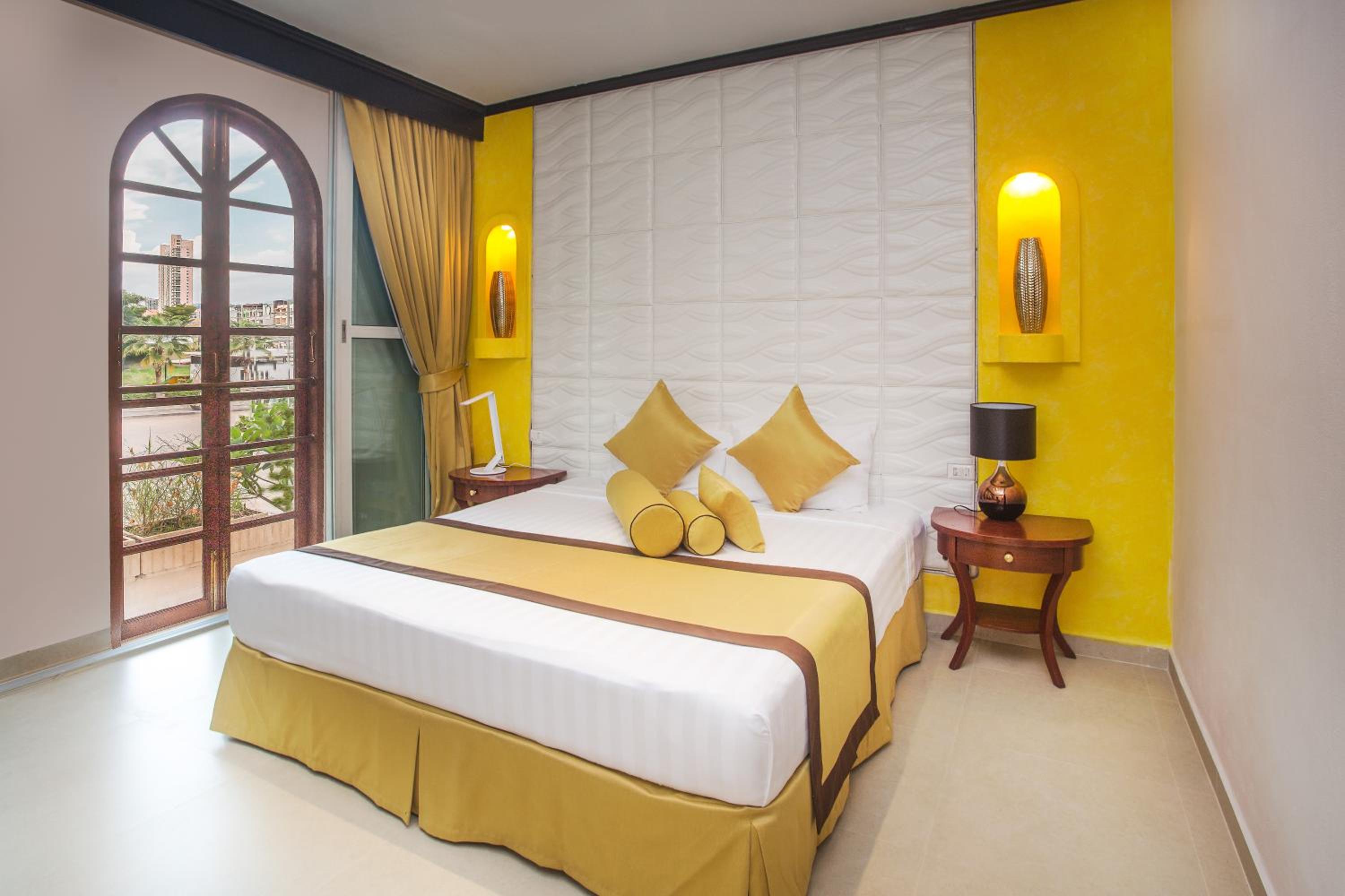 Superior King Room photo 2