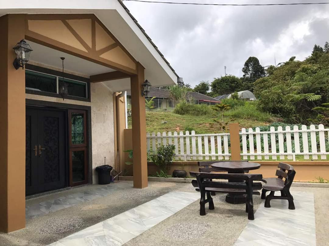 Seven-Bedroom House photo 1