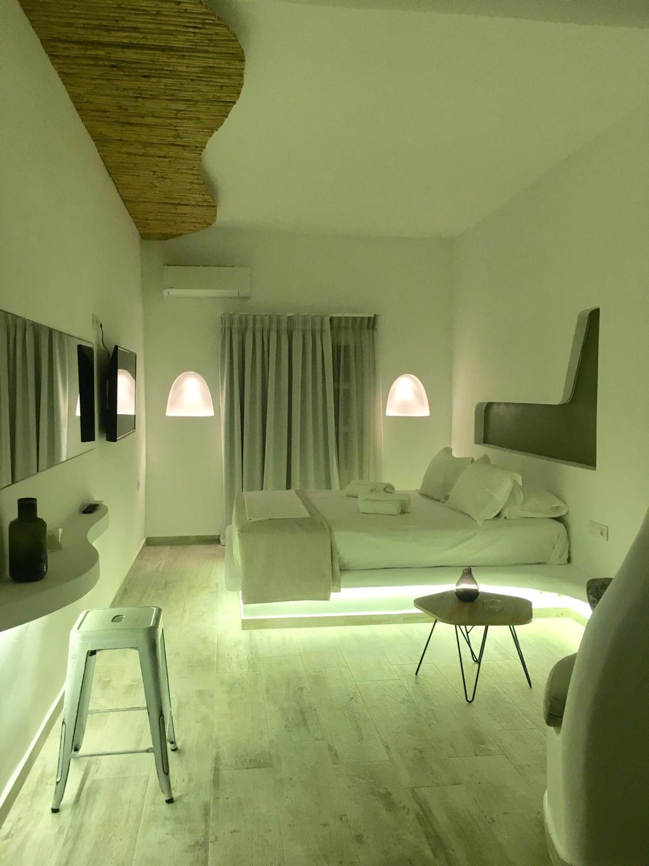Junior Suite with Sea View - Photo 22