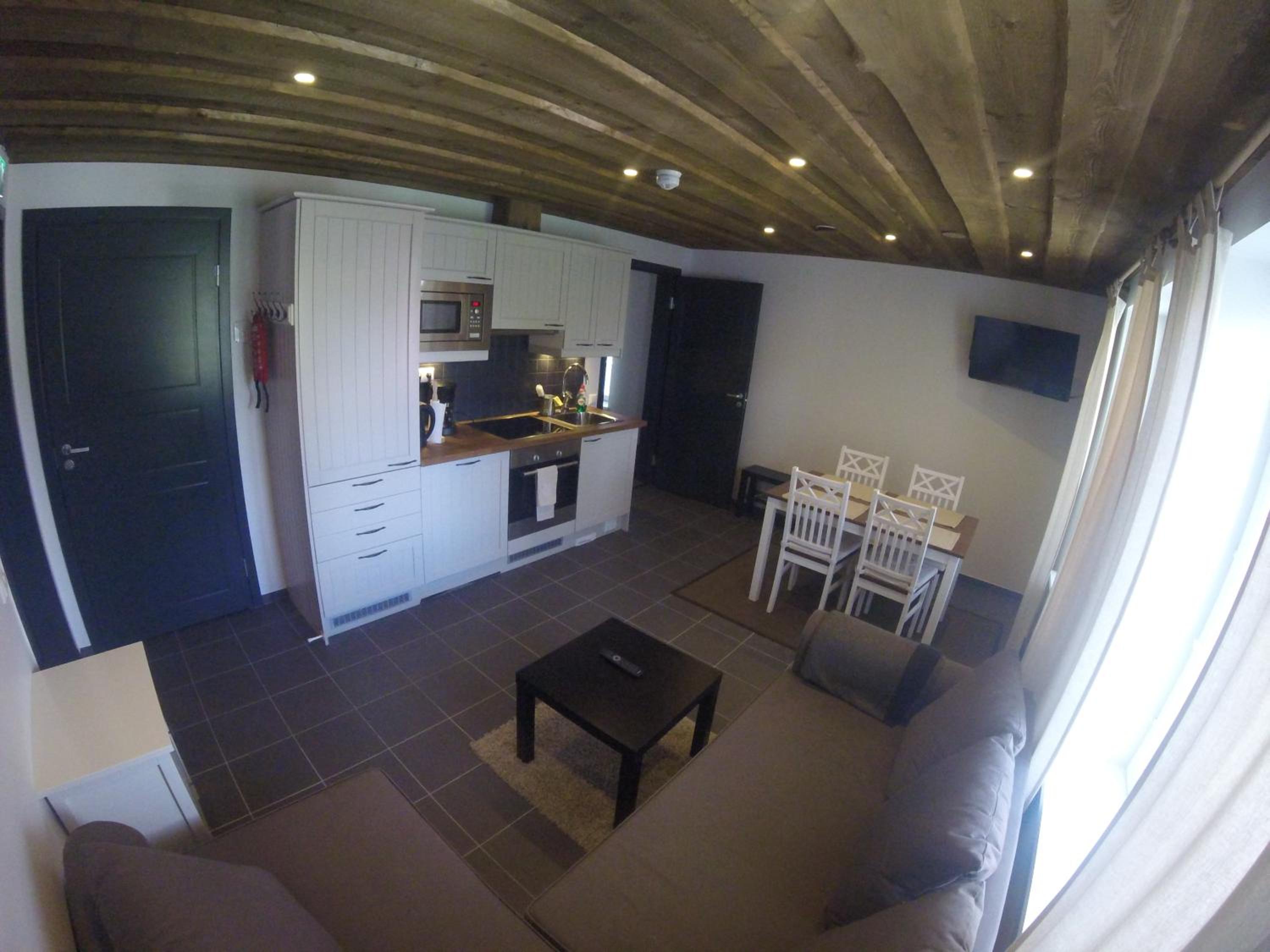One-Bedroom Apartment - Photo 2