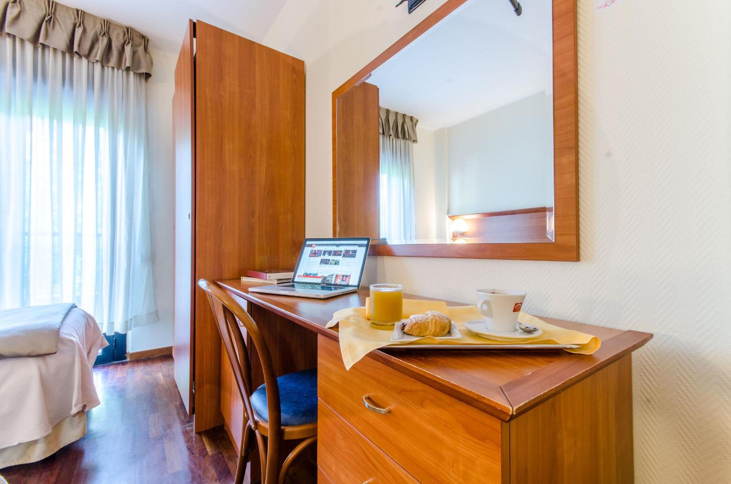 Standard Triple Room - Photo 1