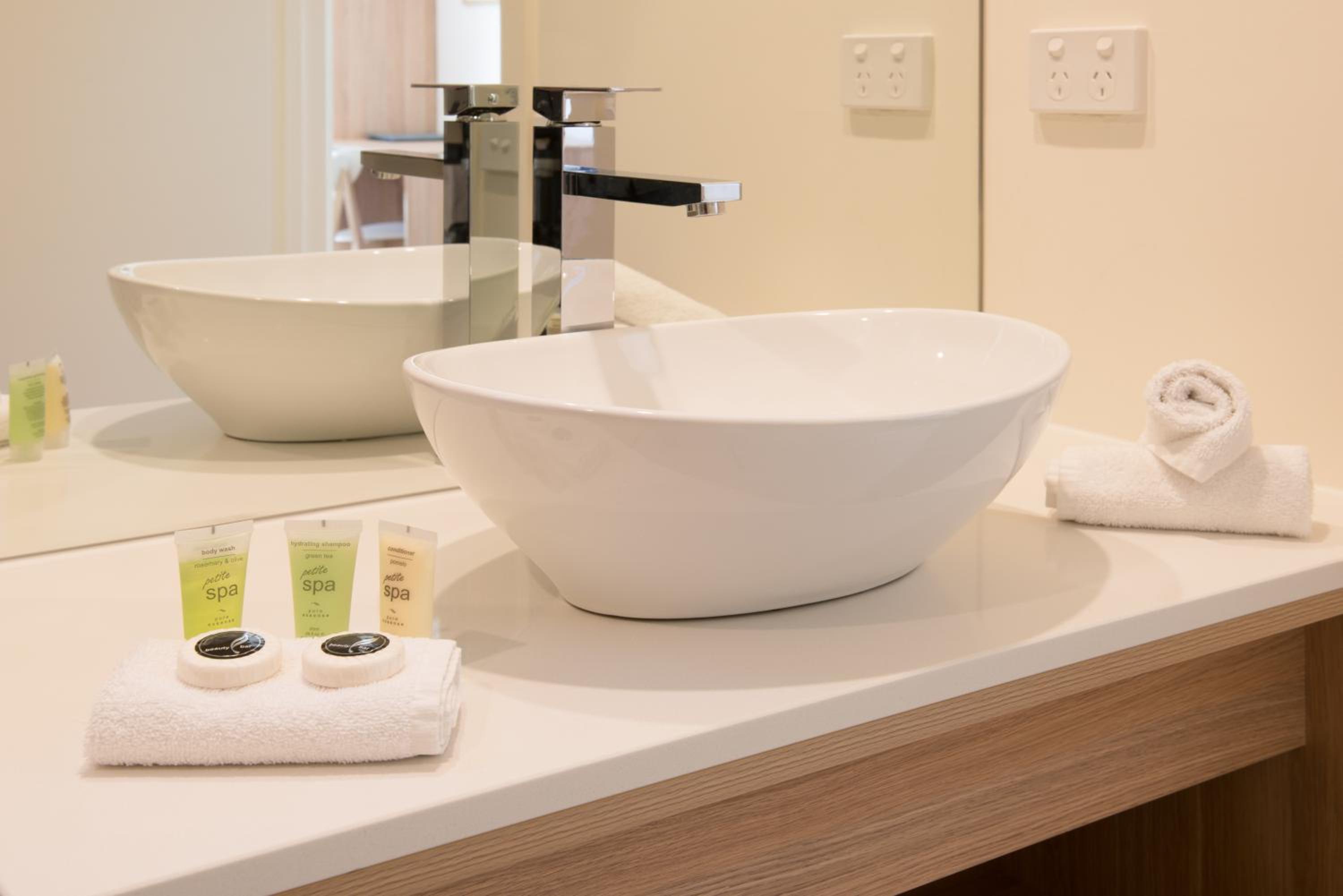 Deluxe Suite with Free Parking and Wifi photo 2