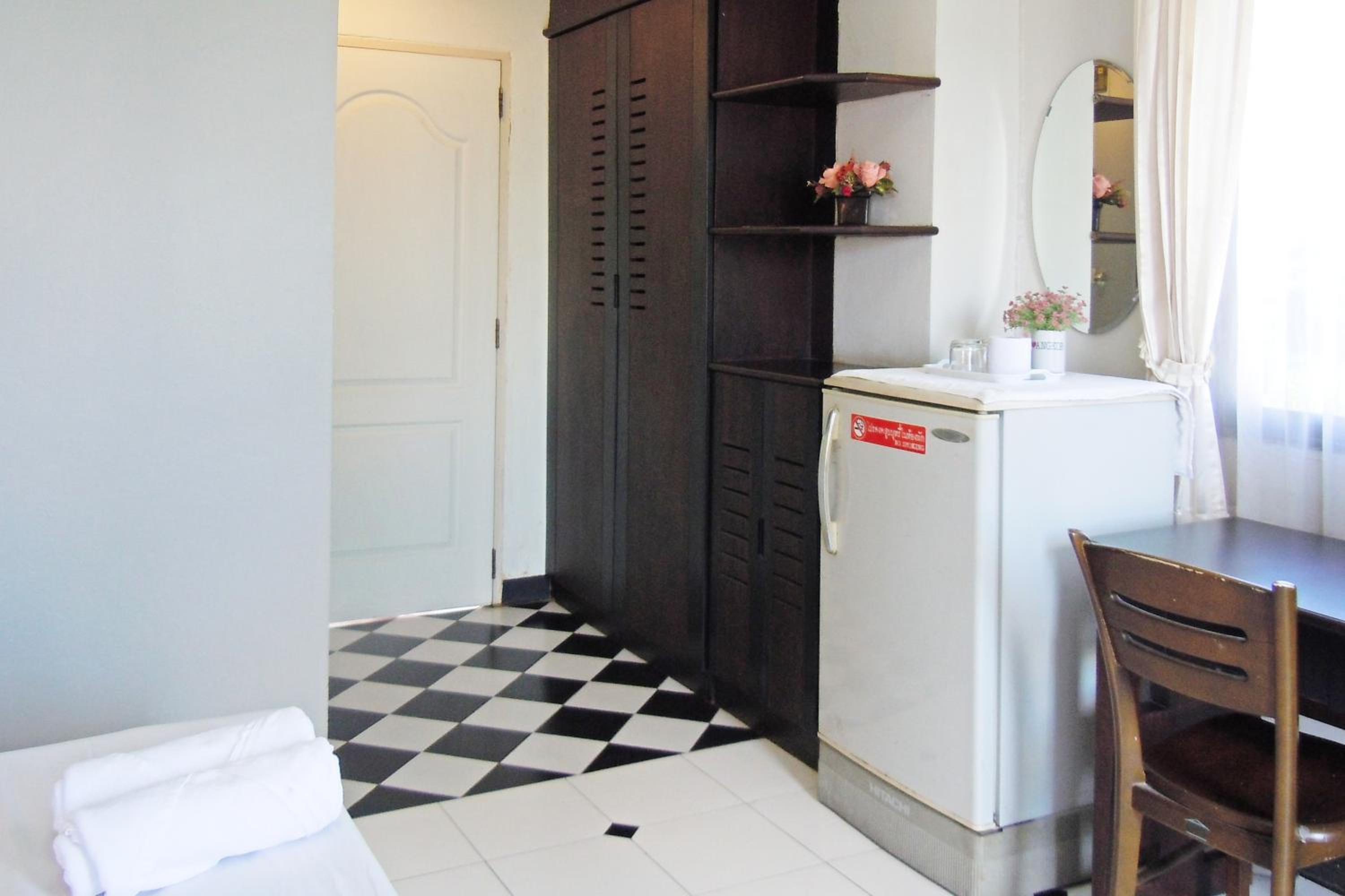 Budget Double Room - Top Floor photo 3