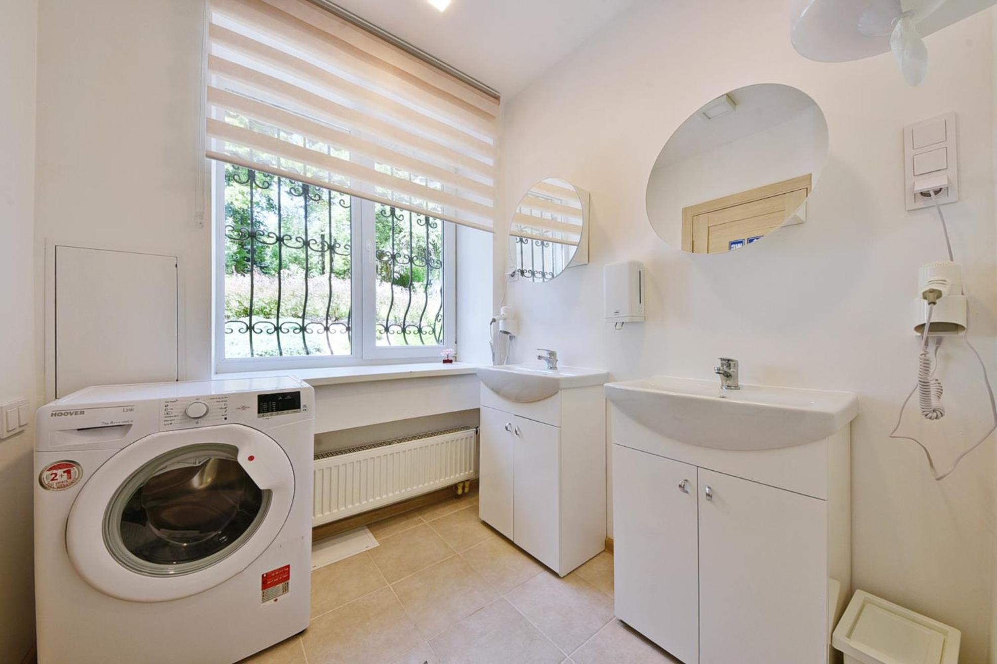 Twin Room with Shared Bathroom photo 3
